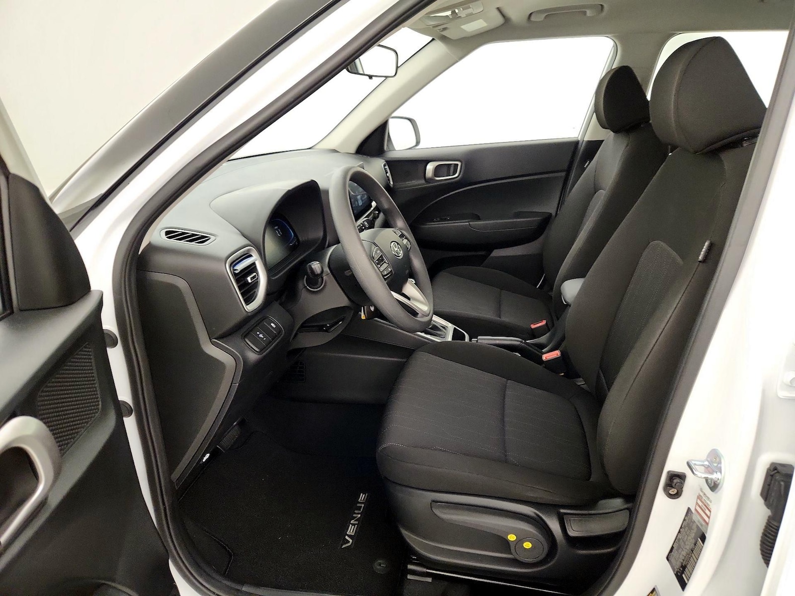 2025 Hyundai Venue SE - Photo 12