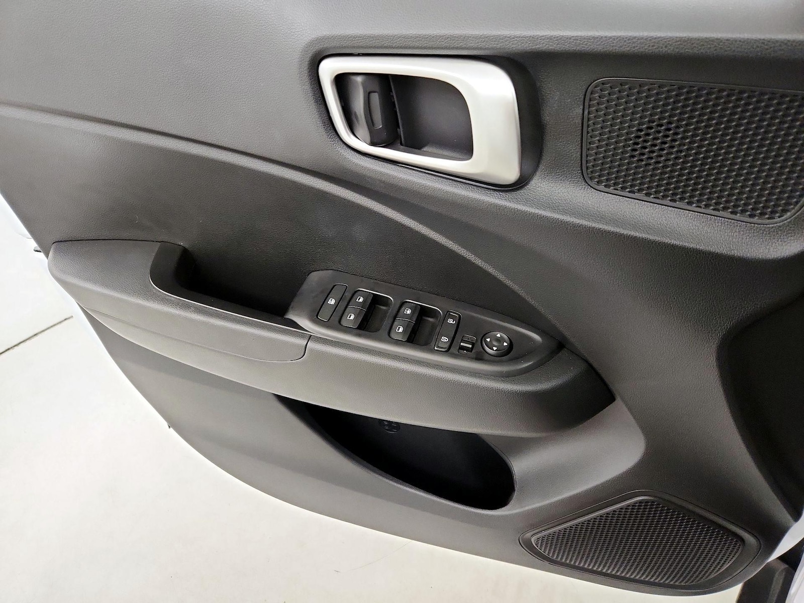 2025 Hyundai Venue SE - Photo 13