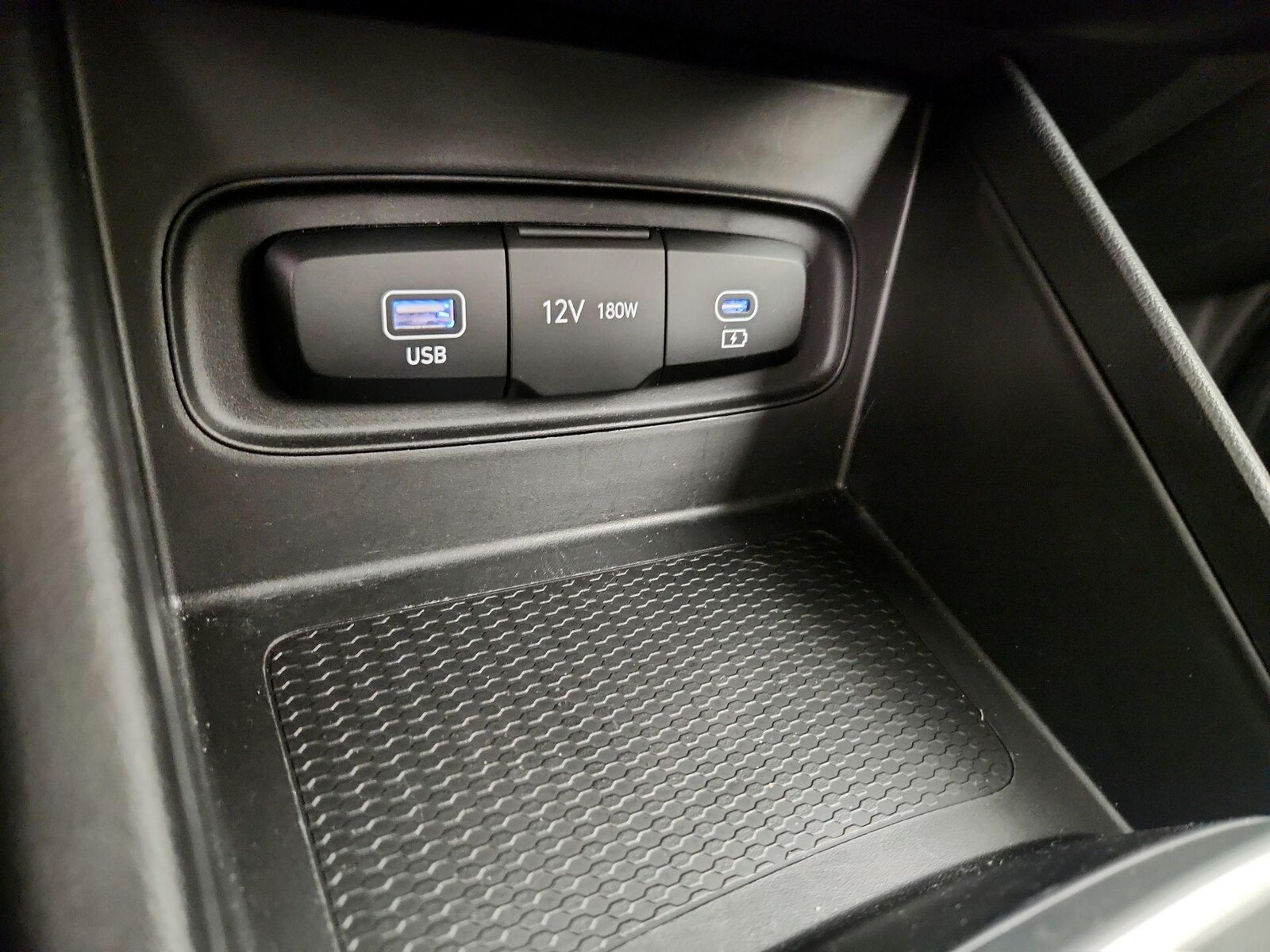 2025 Hyundai Venue SE - Photo 19