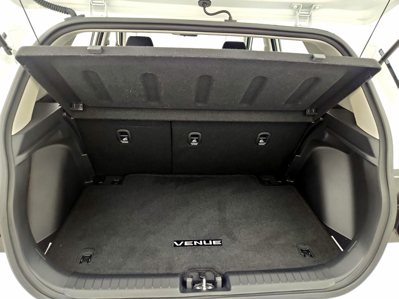 2025 Hyundai Venue SE - Photo 21