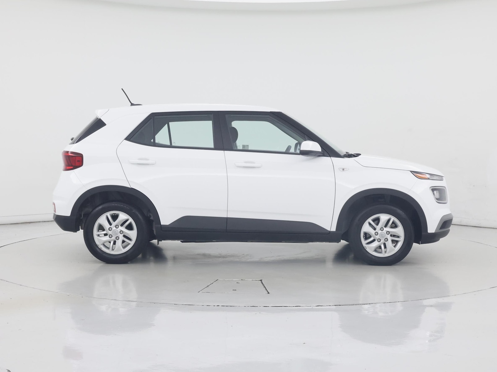 2025 Hyundai Venue SE - Photo 8