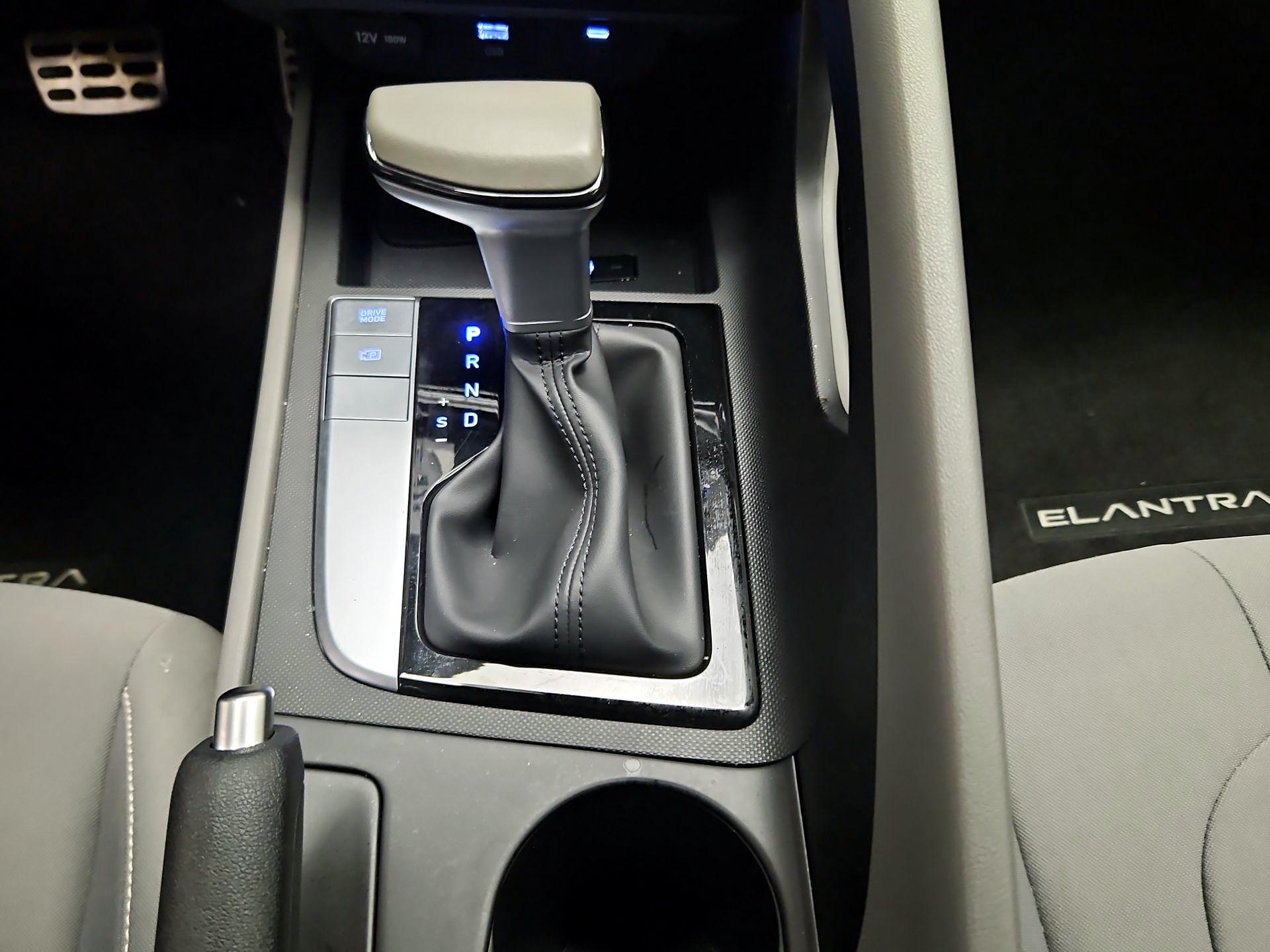 Thumbnail: 2025 Hyundai Elantra - 17