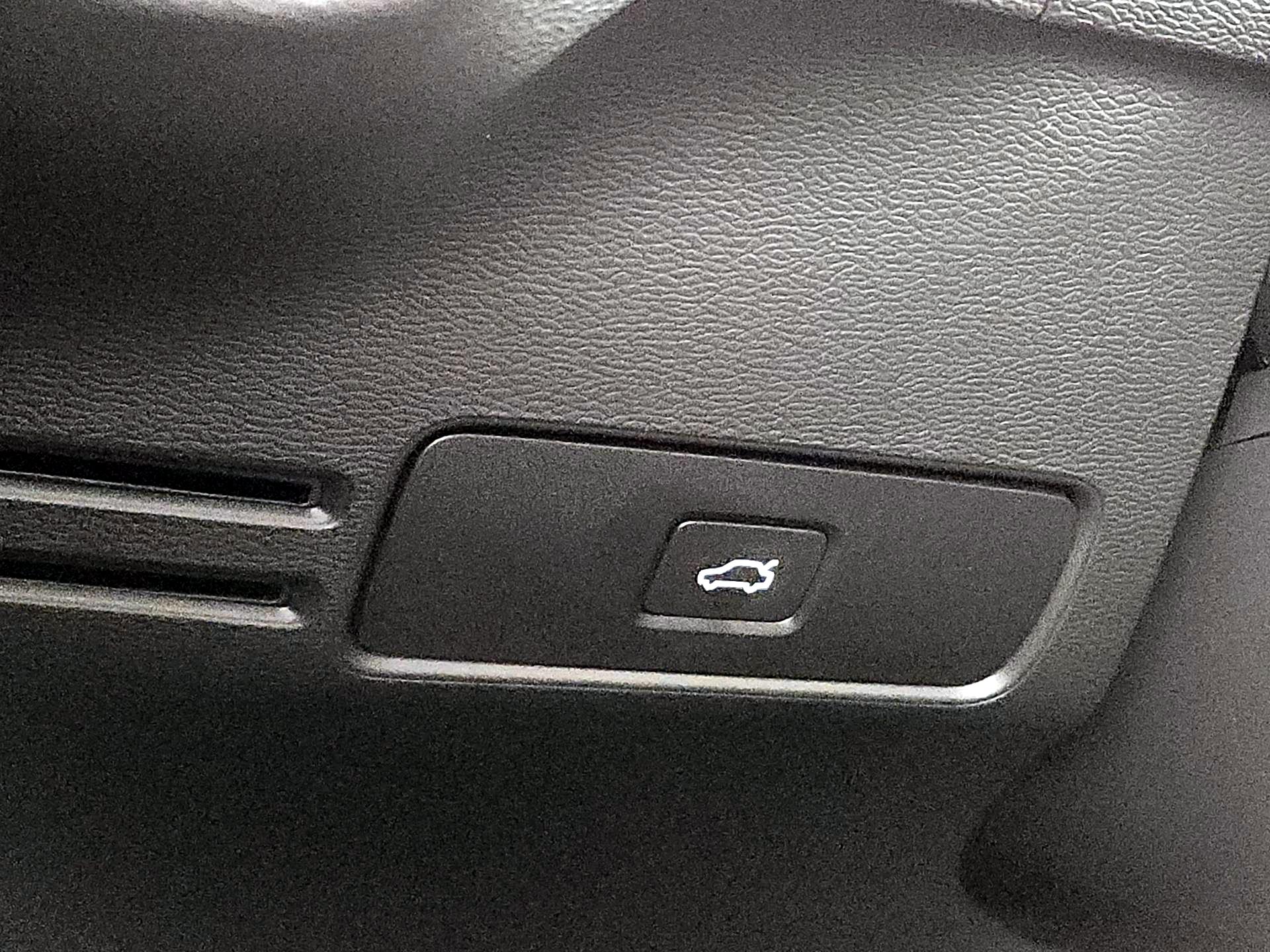 Thumbnail: 2026 Volvo XC40 - 13