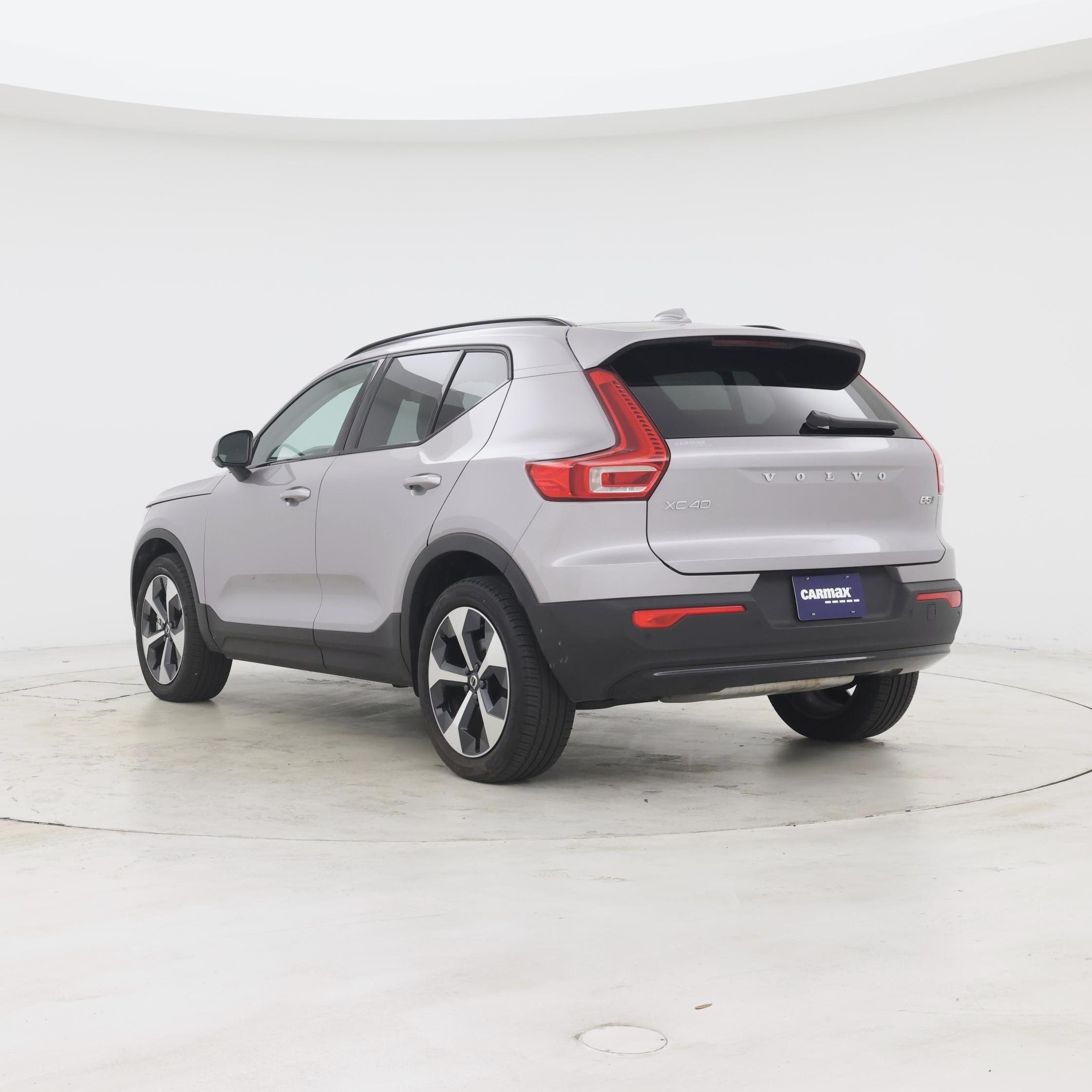 Thumbnail: 2026 Volvo XC40 - 2