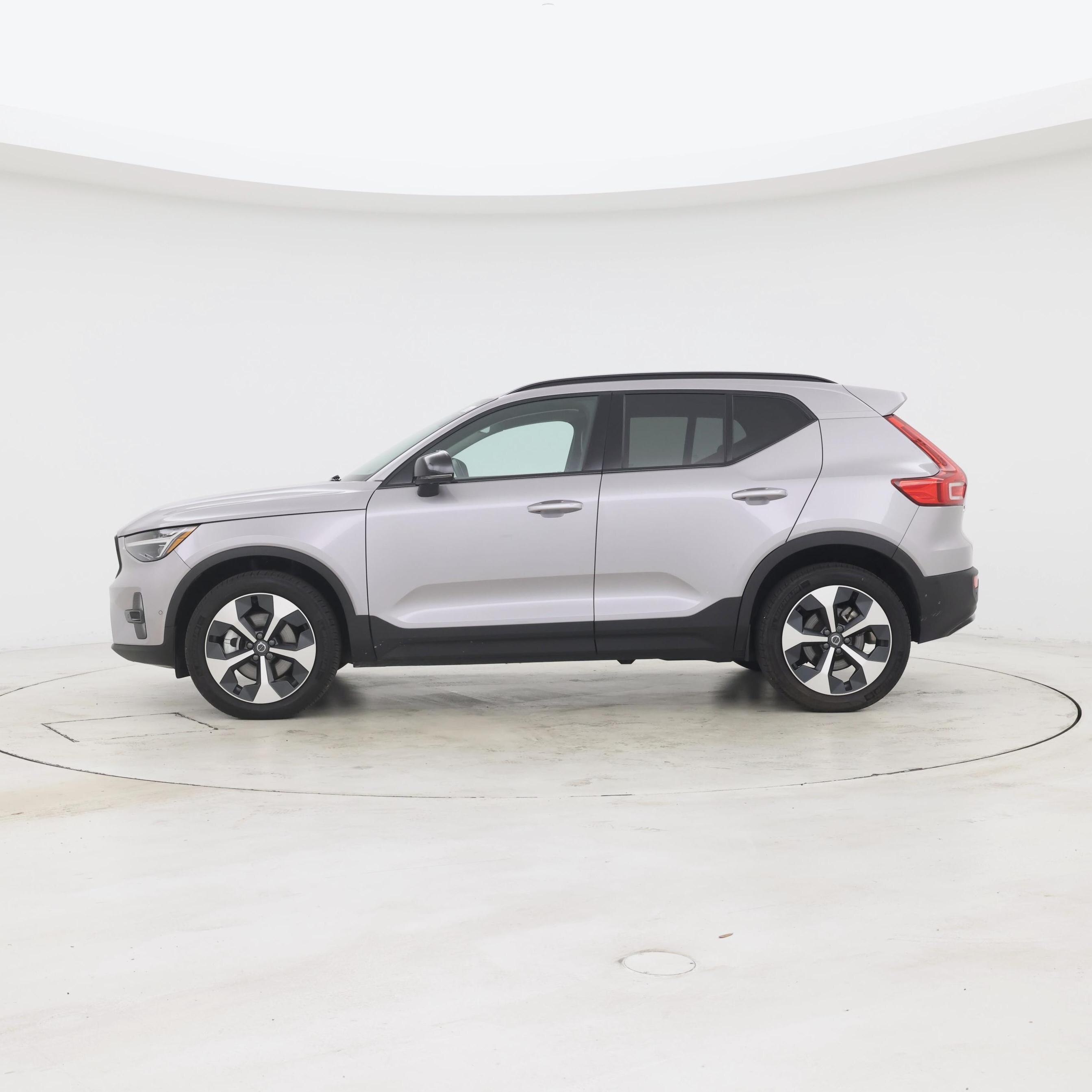 Thumbnail: 2026 Volvo XC40 - 3