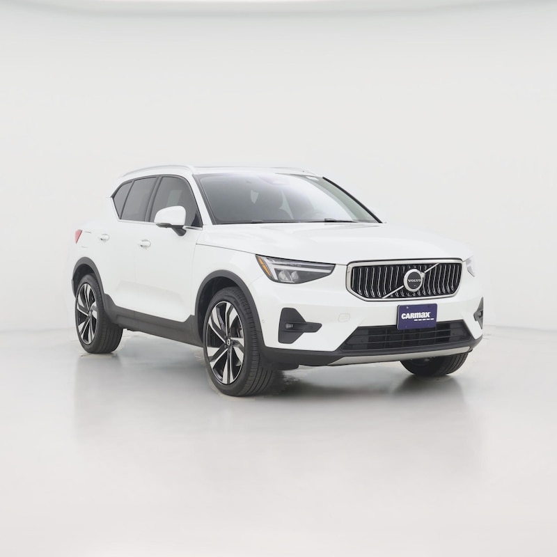 2023 Volvo XC40 B5 Plus Bright Theme