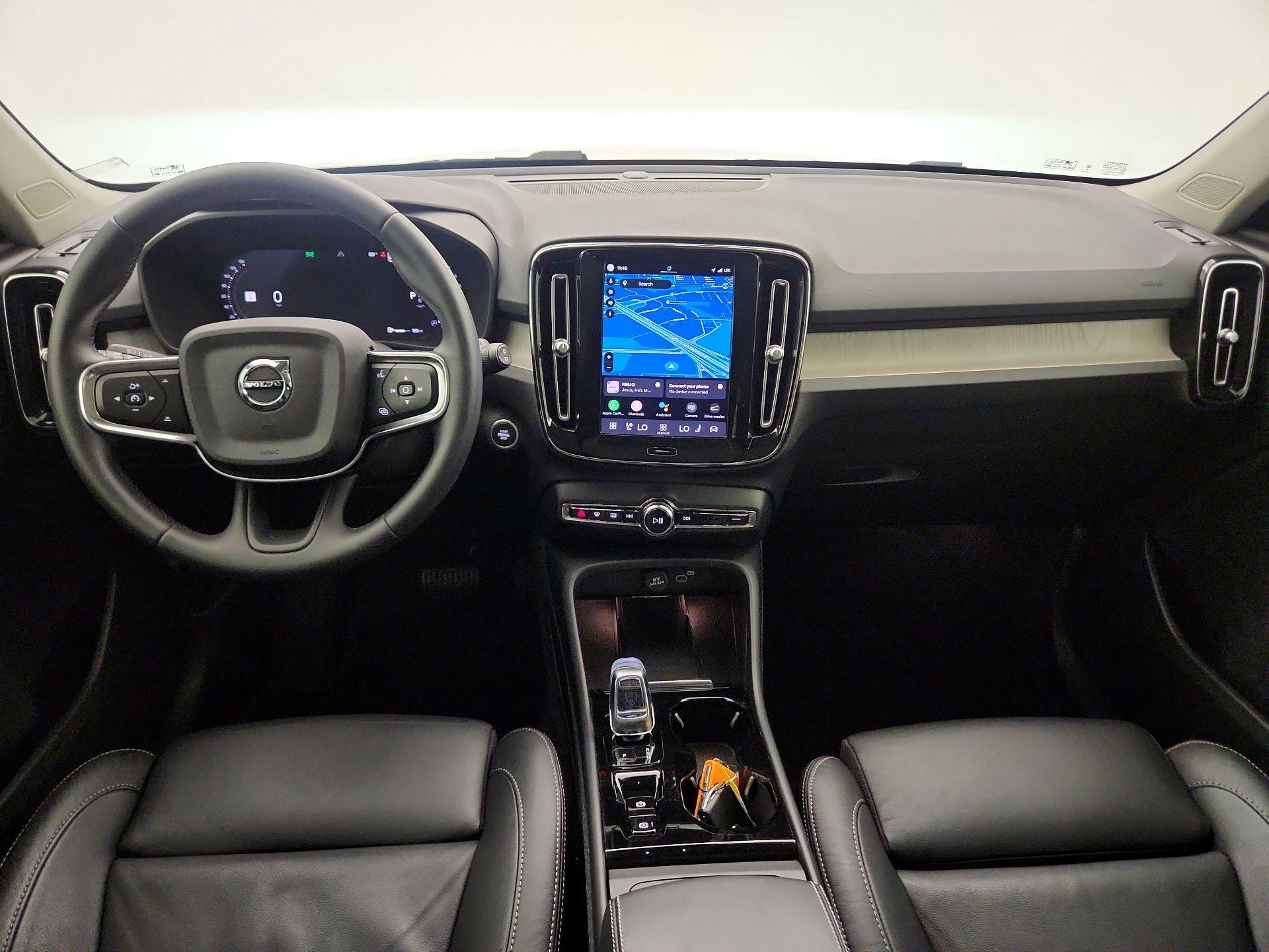 Thumbnail: 2023 Volvo XC40 - 9