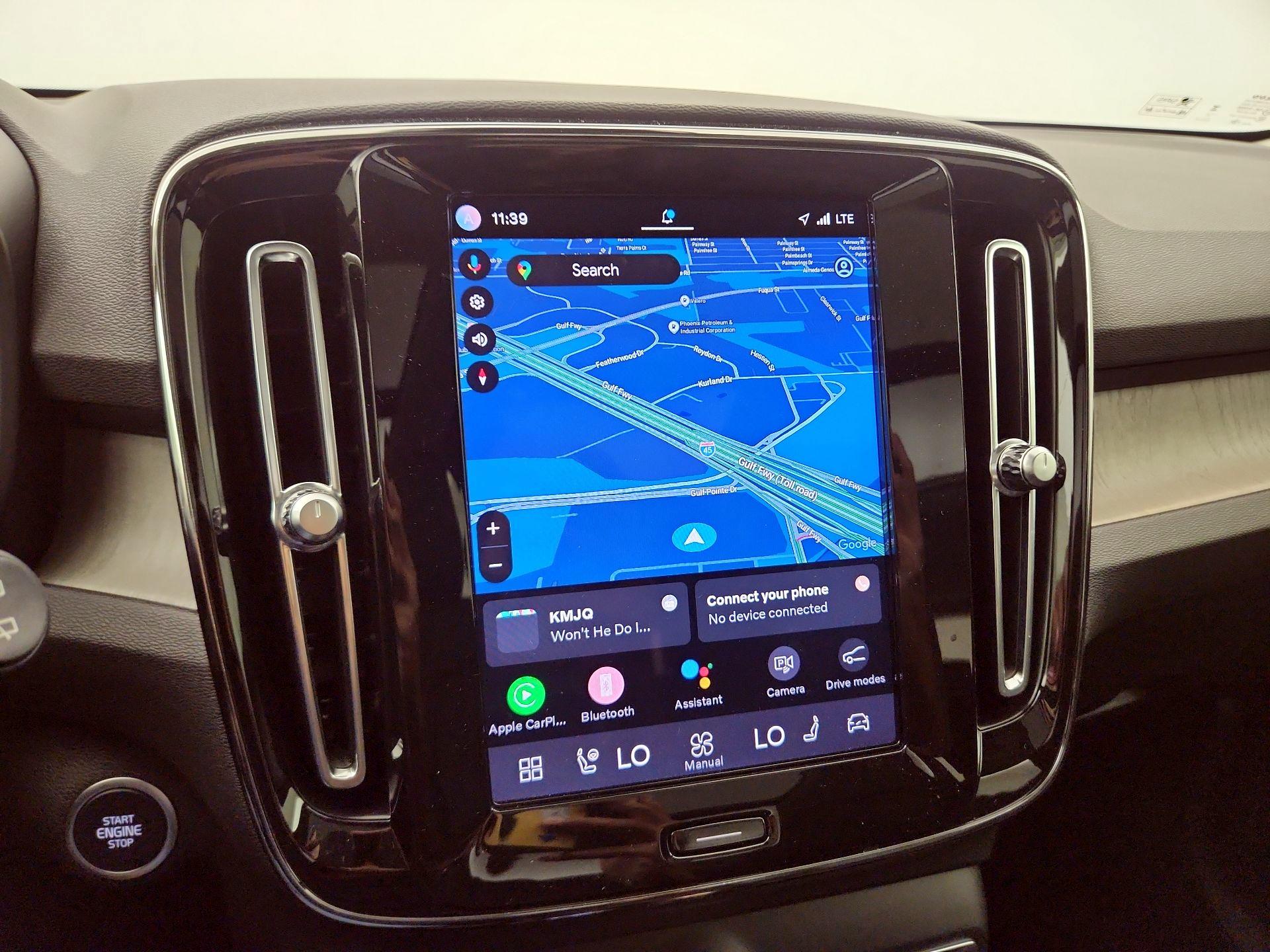 Thumbnail: 2023 Volvo XC40 - 14