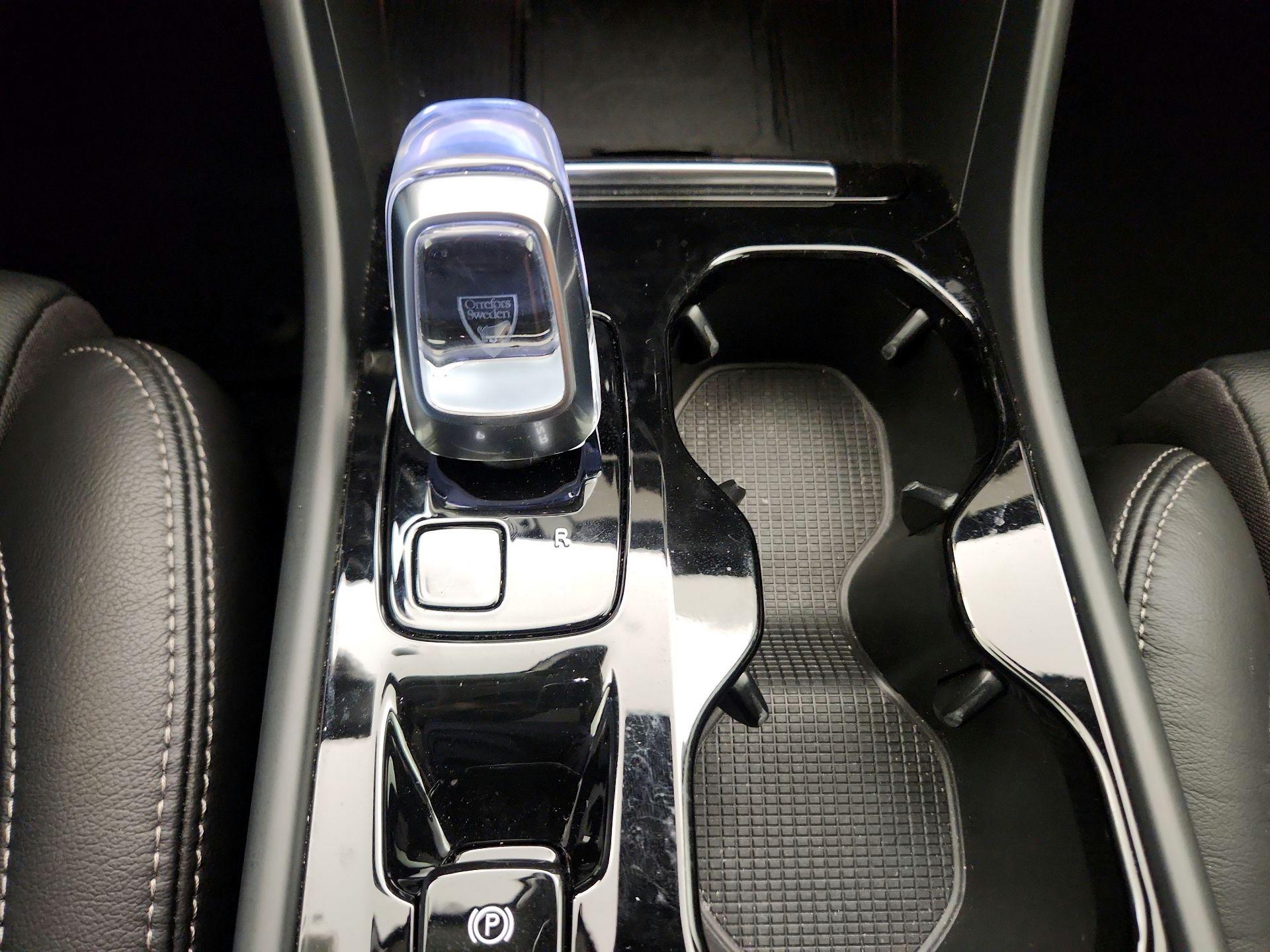 Thumbnail: 2023 Volvo XC40 - 18