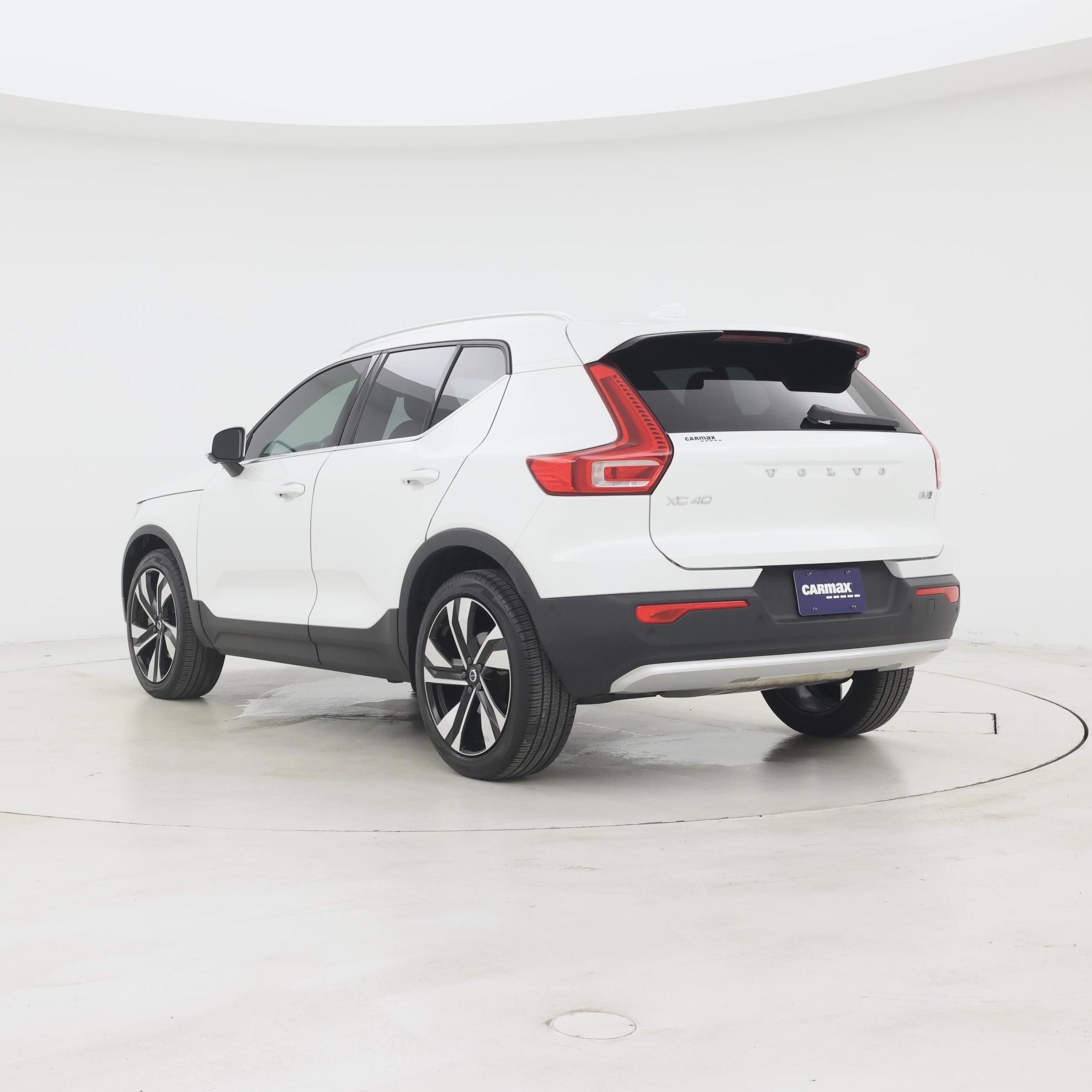 Thumbnail: 2023 Volvo XC40 - 2