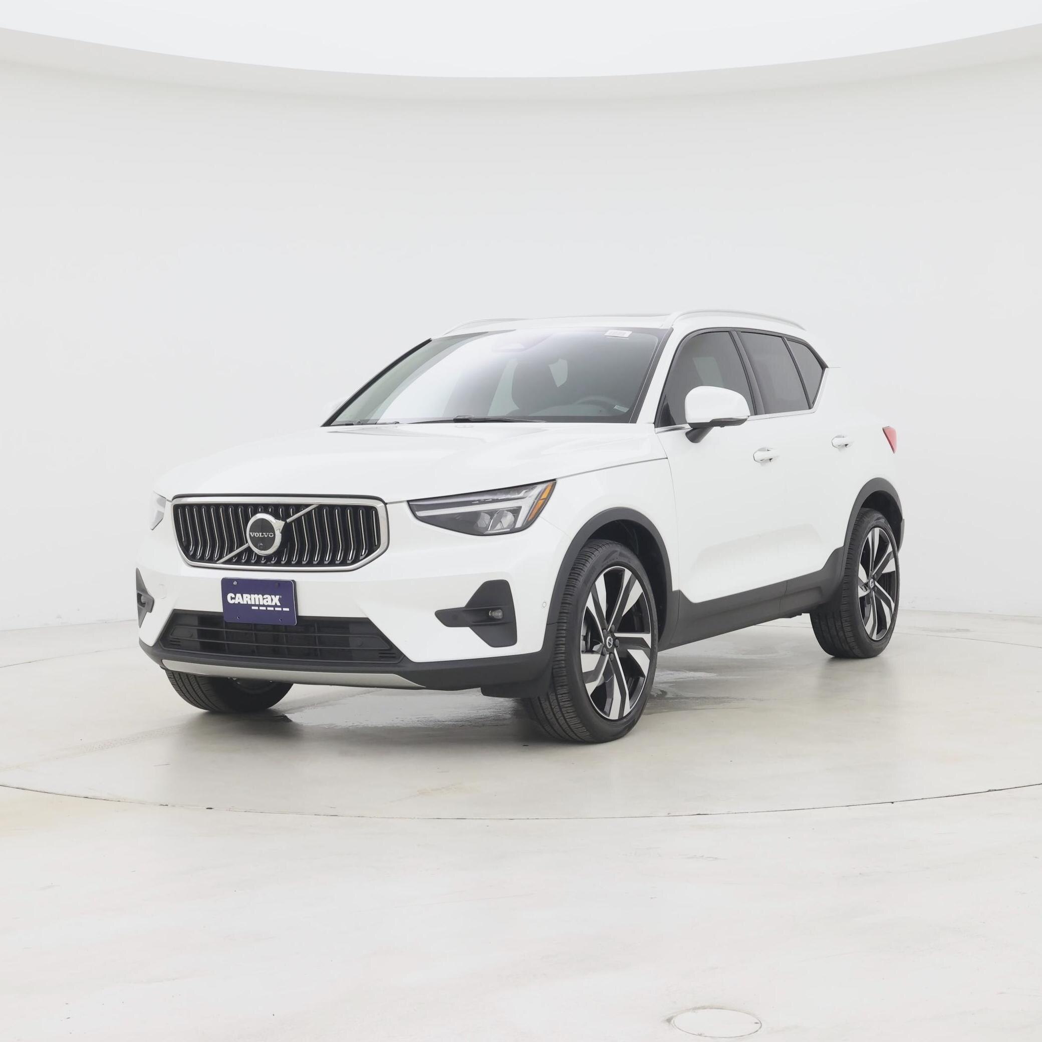 Thumbnail: 2023 Volvo XC40 - 4