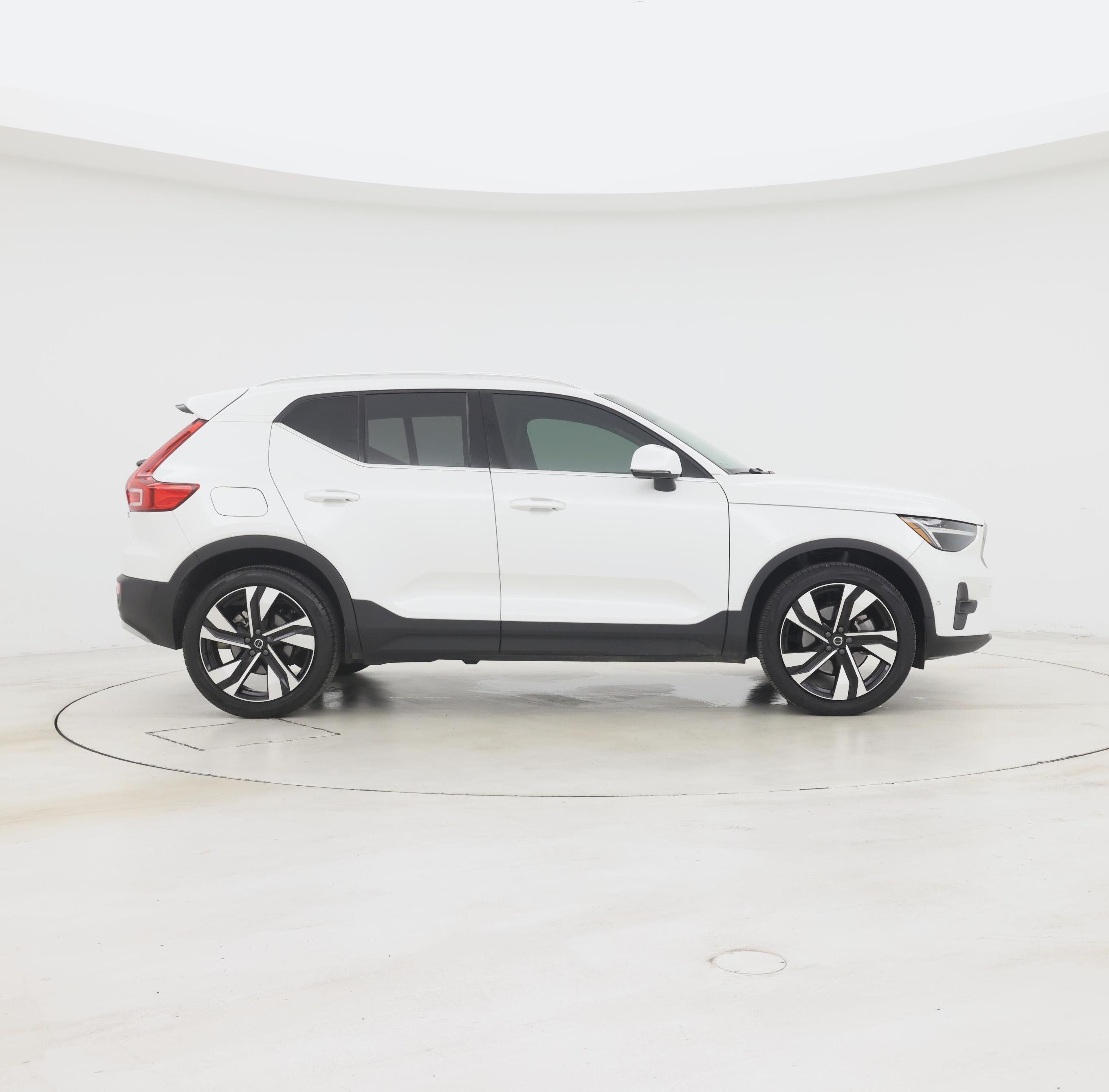 Thumbnail: 2023 Volvo XC40 - 7