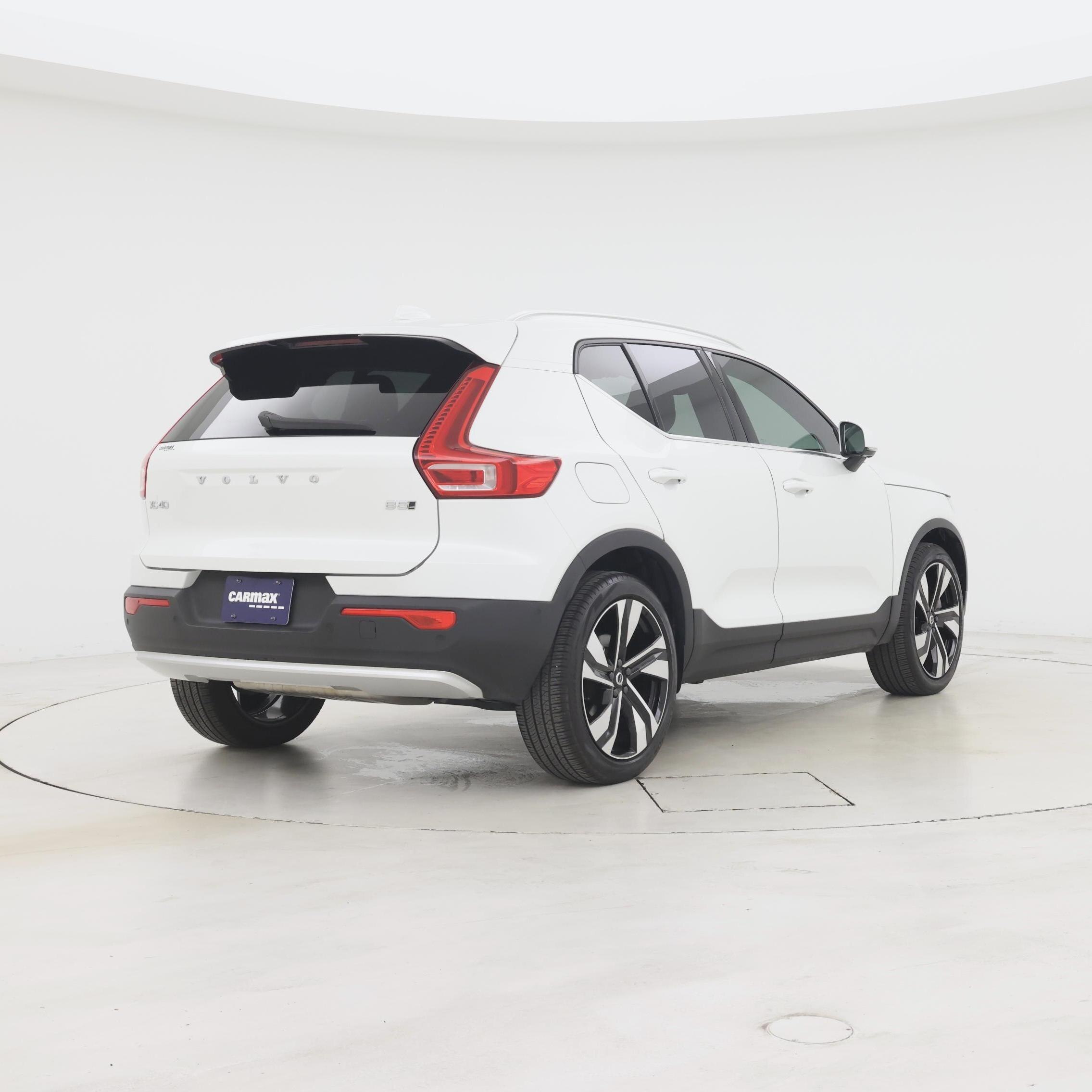 Thumbnail: 2023 Volvo XC40 - 8