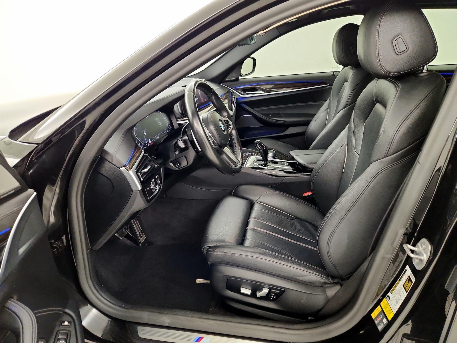2020 BMW 5 Series 530e - Photo 12