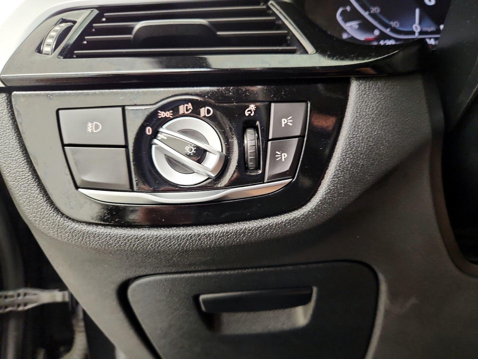 2020 BMW 5 Series 530e - Photo 14