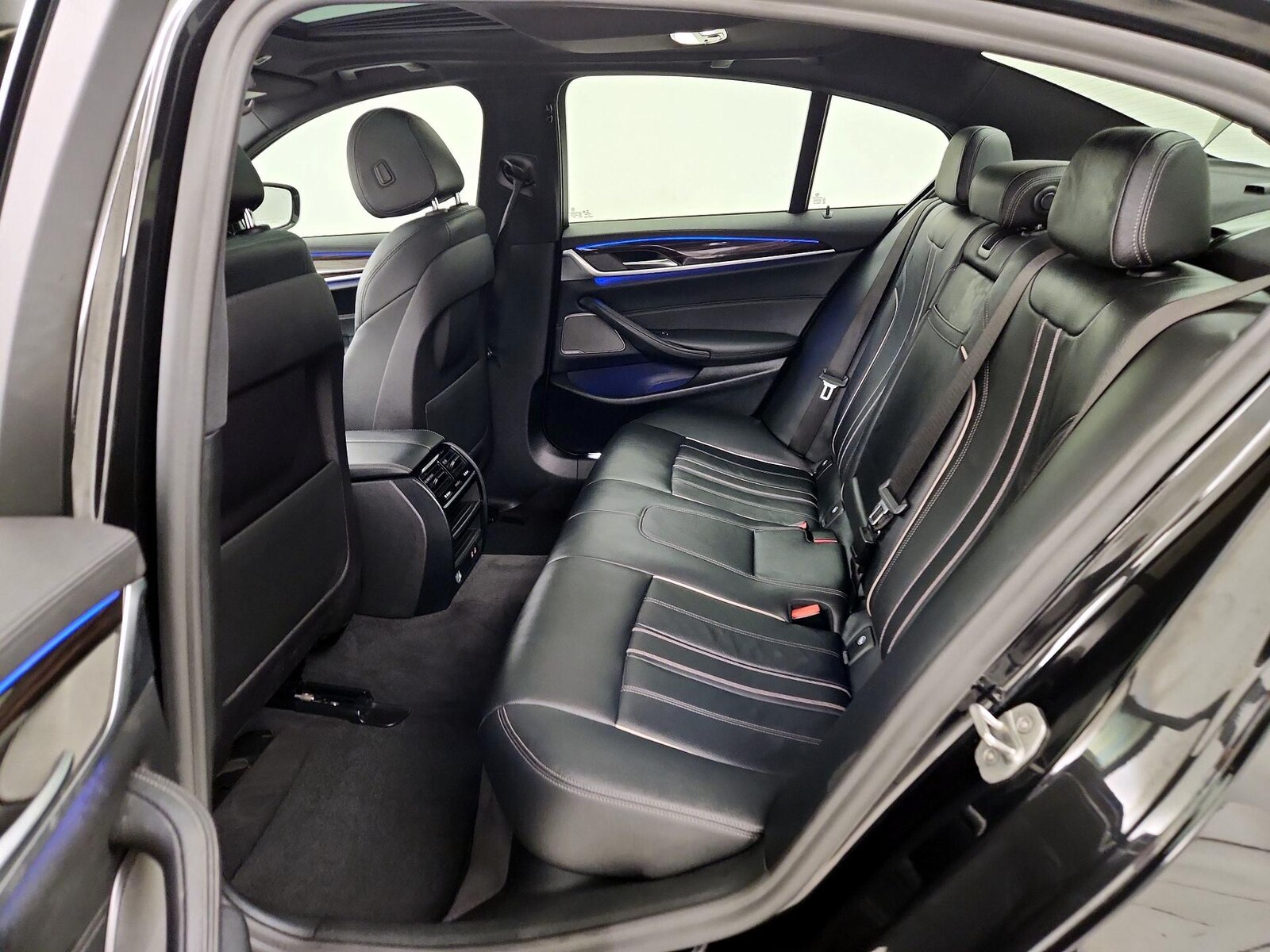 2020 BMW 5 Series 530e - Photo 22