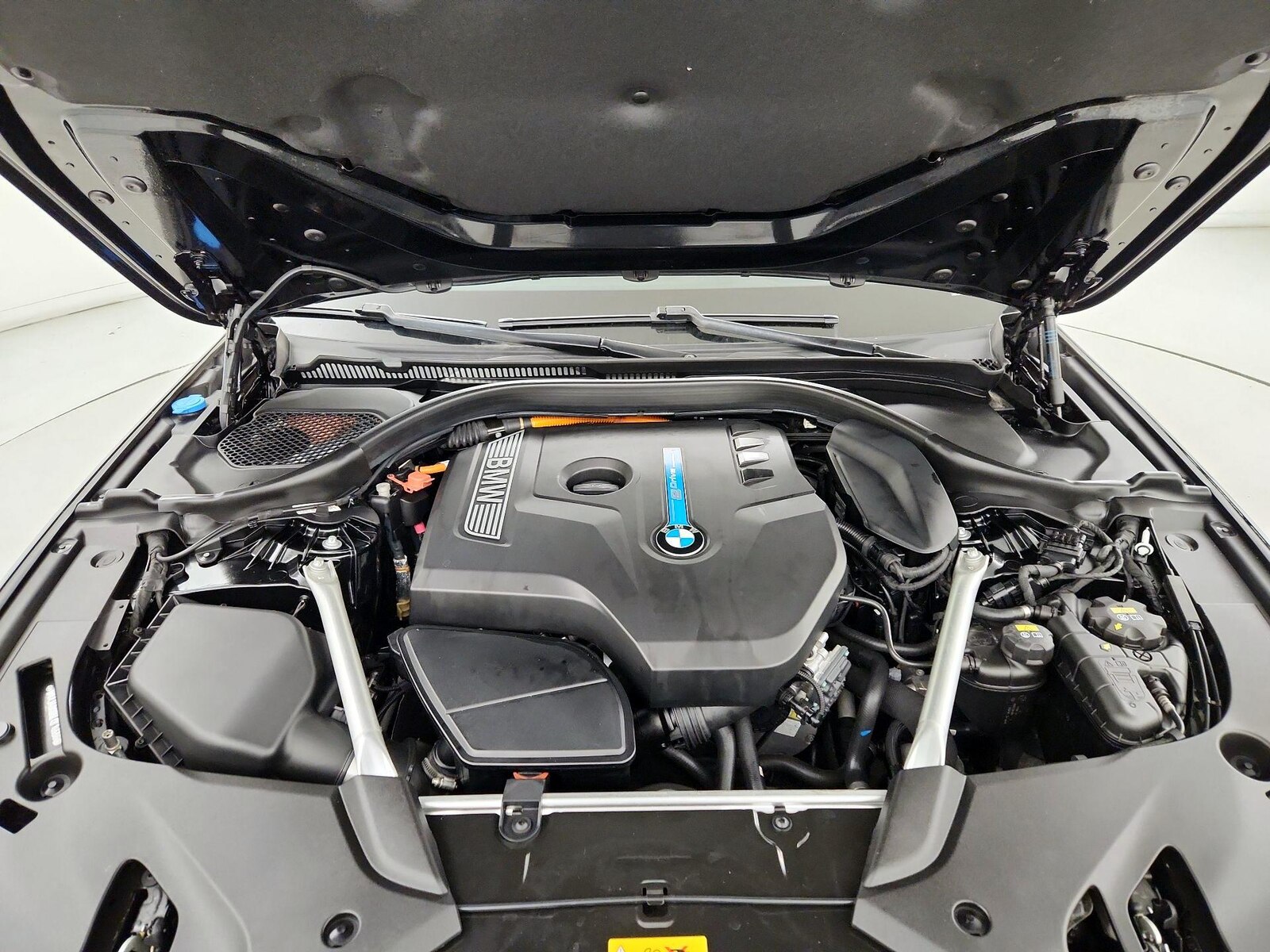 2020 BMW 5 Series 530e - Photo 24
