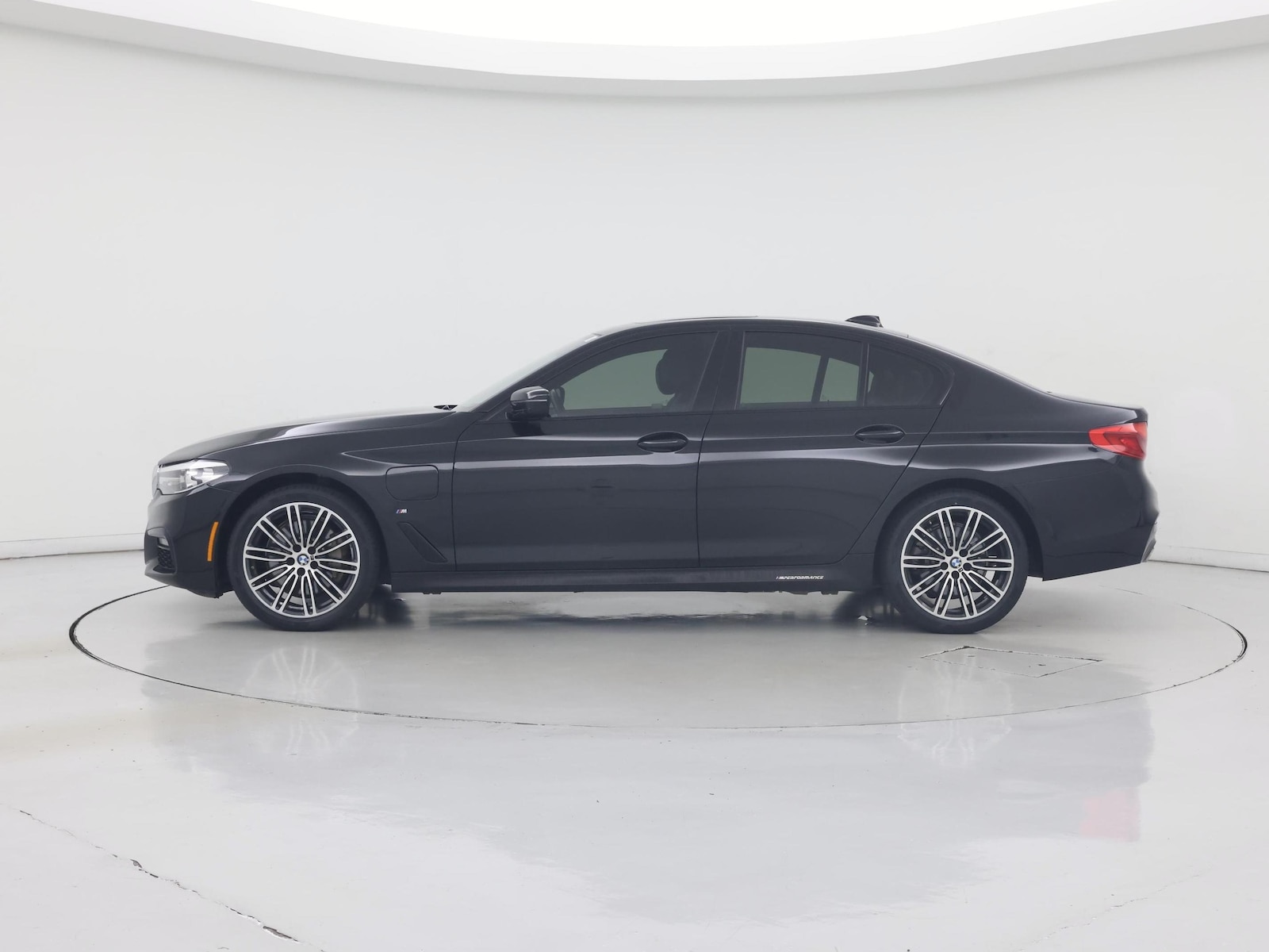 2020 BMW 5 Series 530e - Photo 4