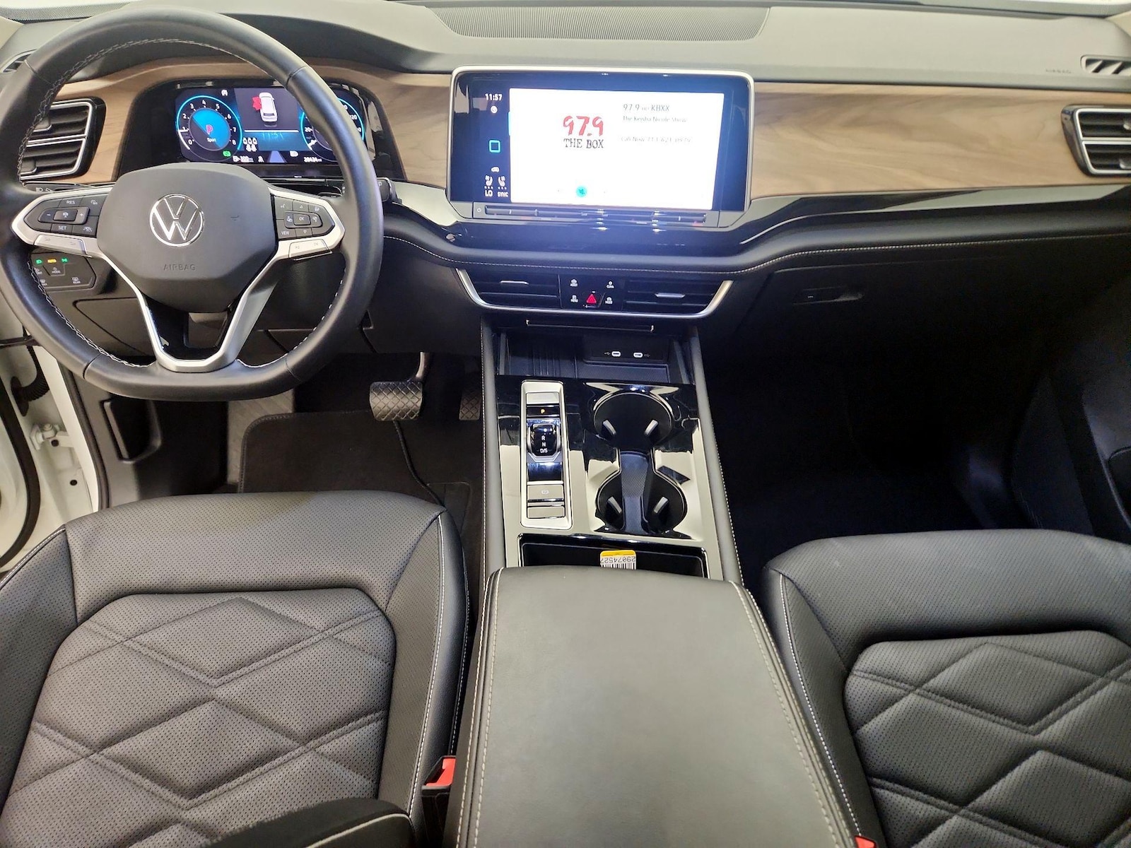 2025 Volkswagen Atlas SE w/Tech - Photo 10