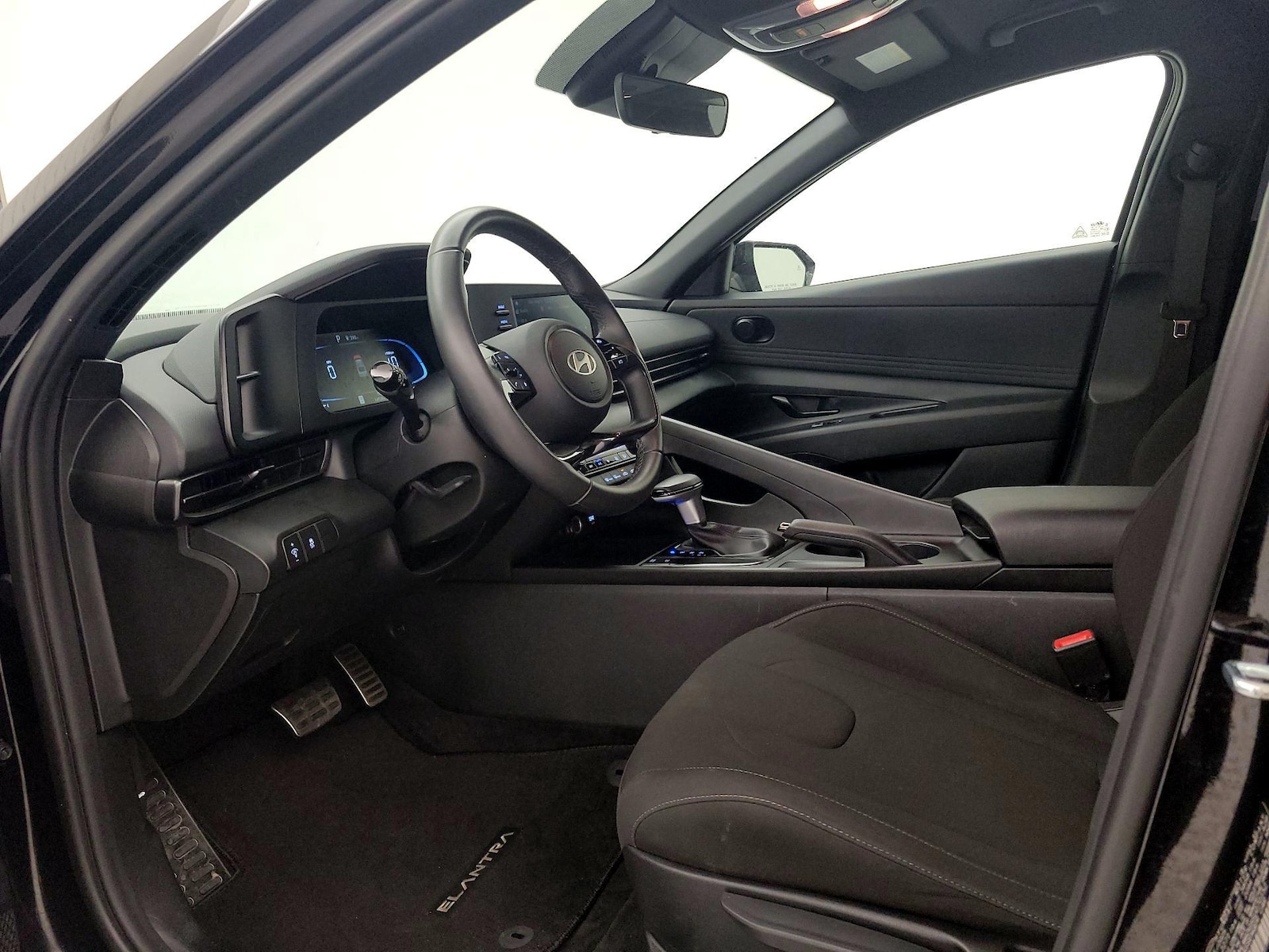 2025 Hyundai Elantra SEL - Photo 12