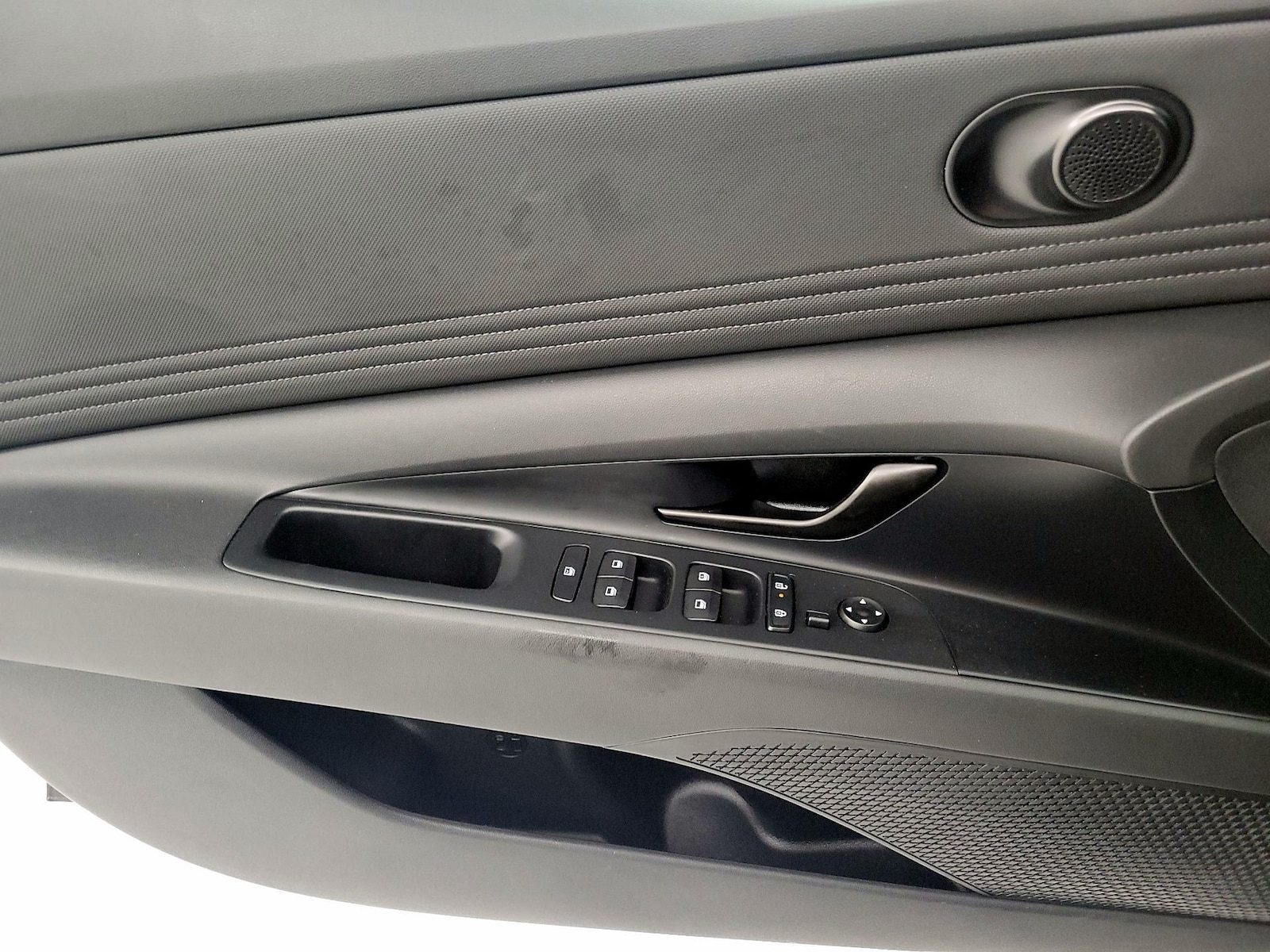2025 Hyundai Elantra SEL - Photo 13
