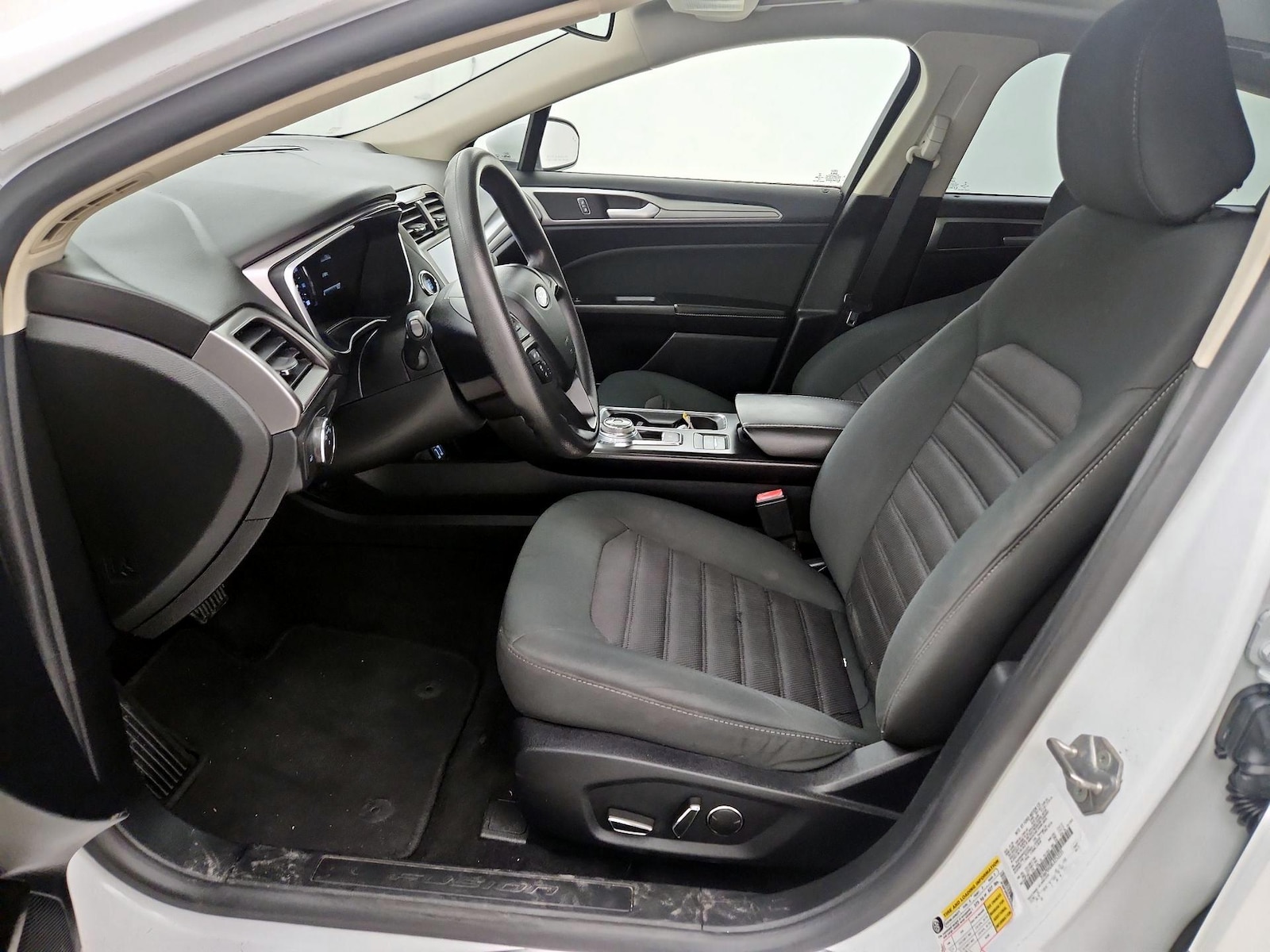 2020 Ford Fusion SE - Photo 10