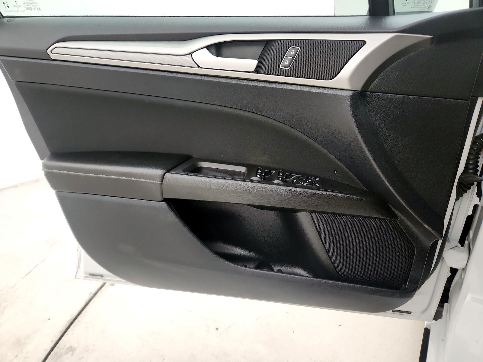 2020 Ford Fusion SE - Photo 11