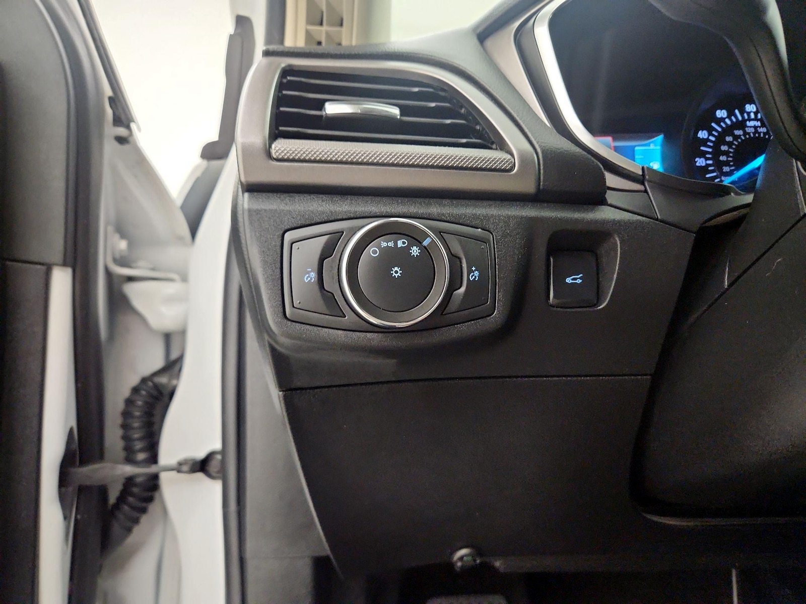 2020 Ford Fusion SE - Photo 12