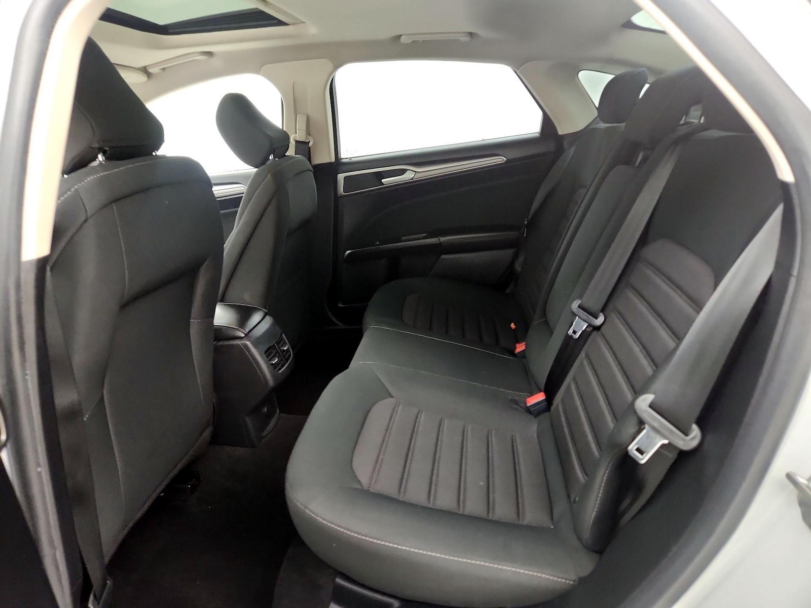 2020 Ford Fusion SE - Photo 19