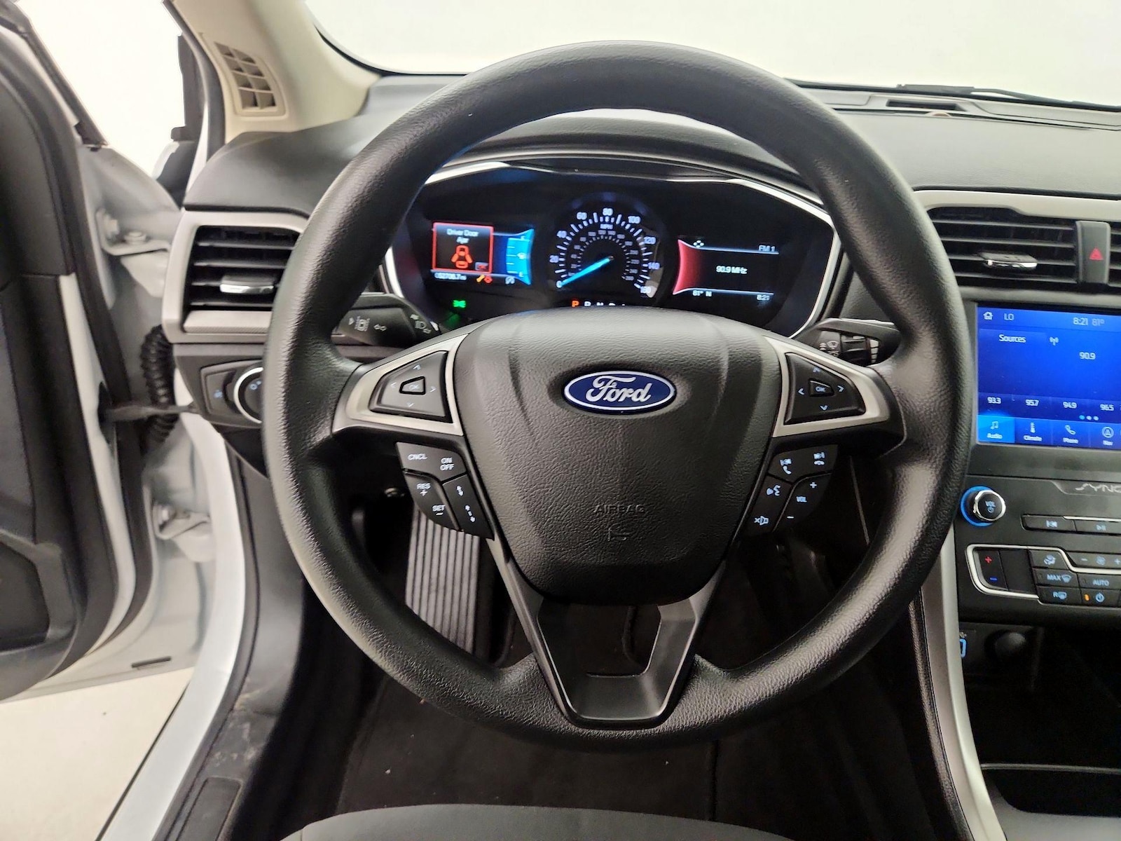 2020 Ford Fusion SE - Photo 9