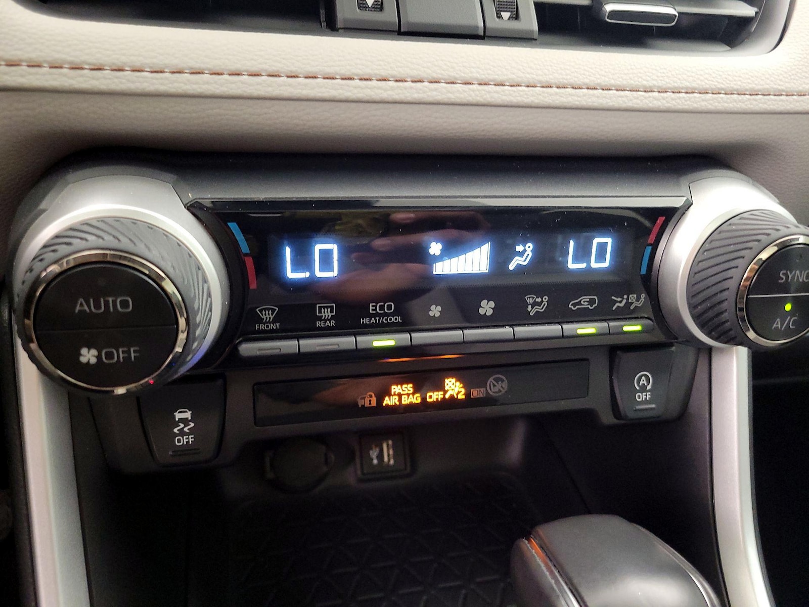 2024 Toyota RAV4 XLE Premium - Photo 17