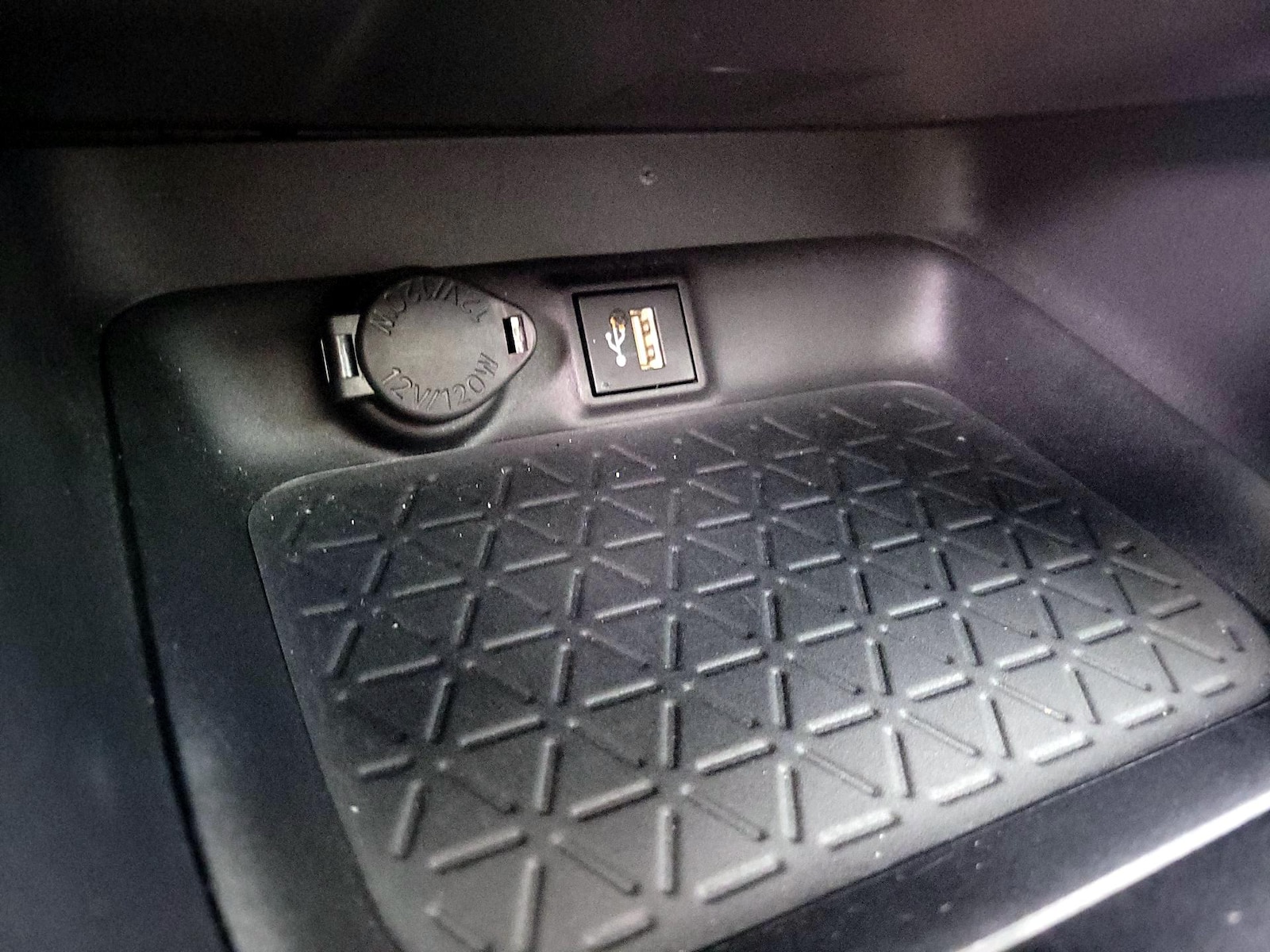 2024 Toyota RAV4 XLE Premium - Photo 19