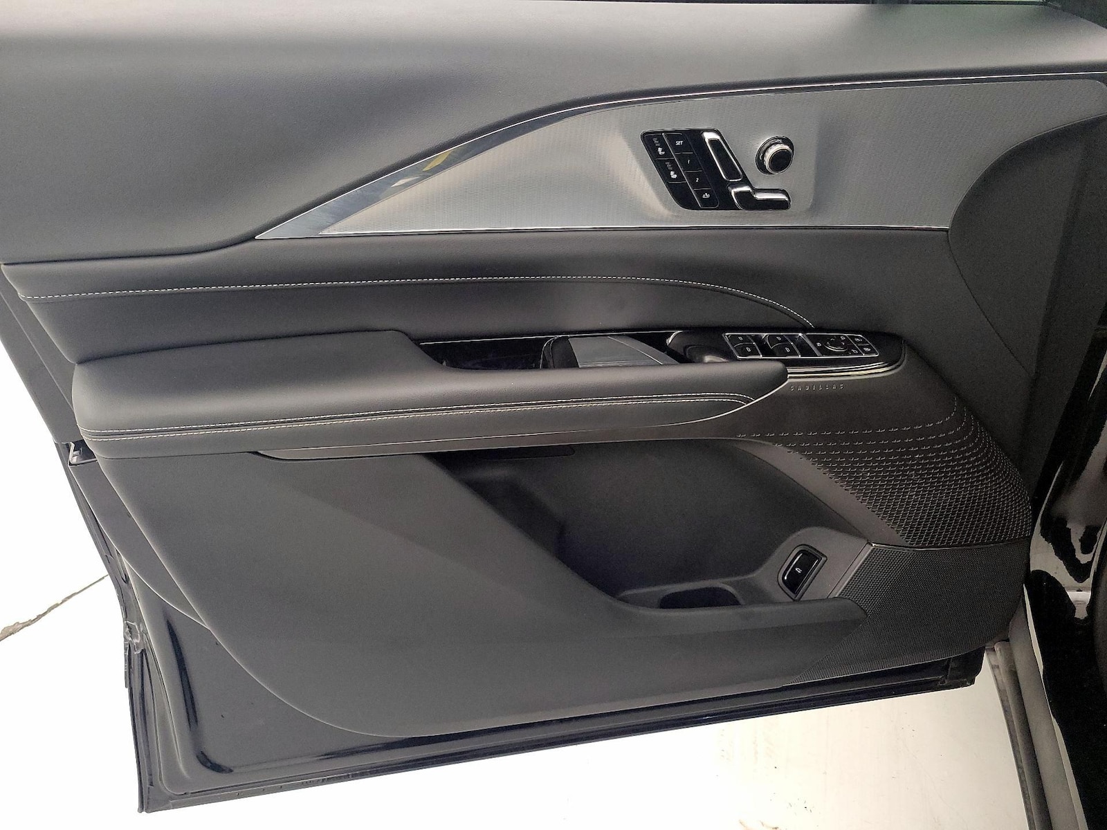 2024 Cadillac LYRIQ Tech - Photo 13