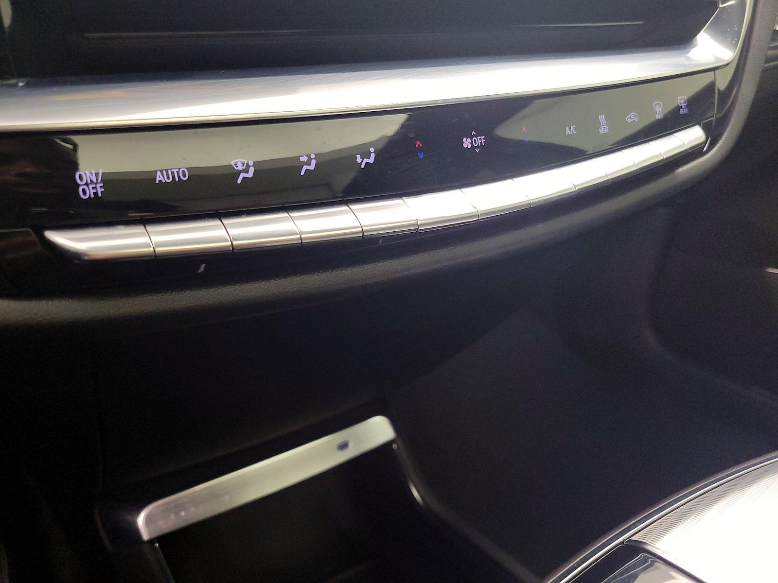 2024 Cadillac LYRIQ Tech - Photo 17
