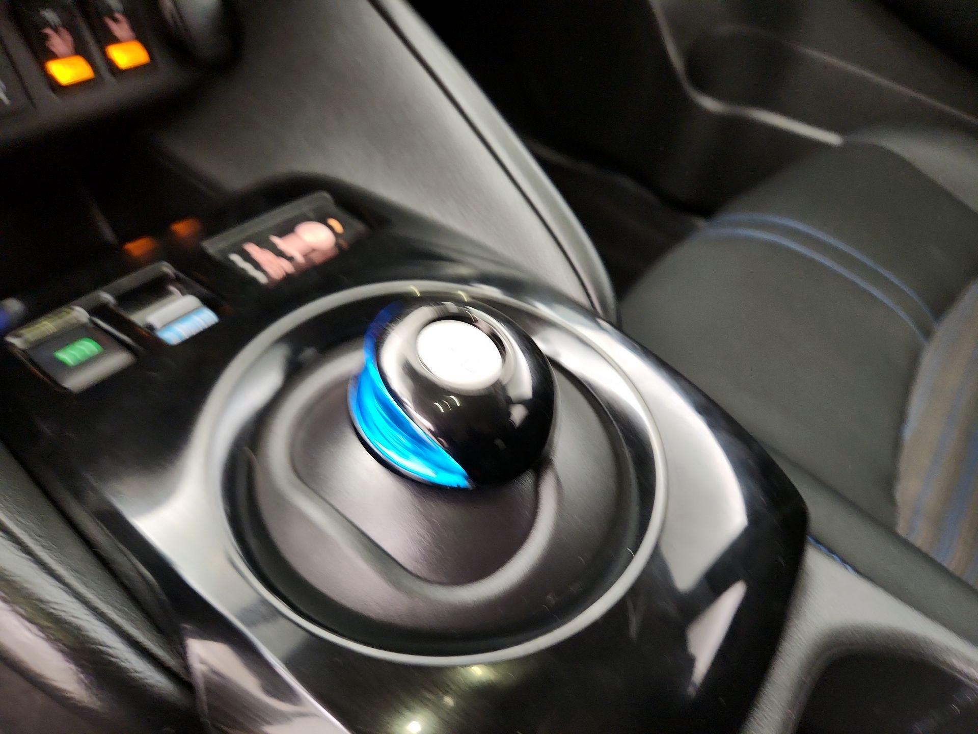Thumbnail: 2022 Nissan Leaf - 17
