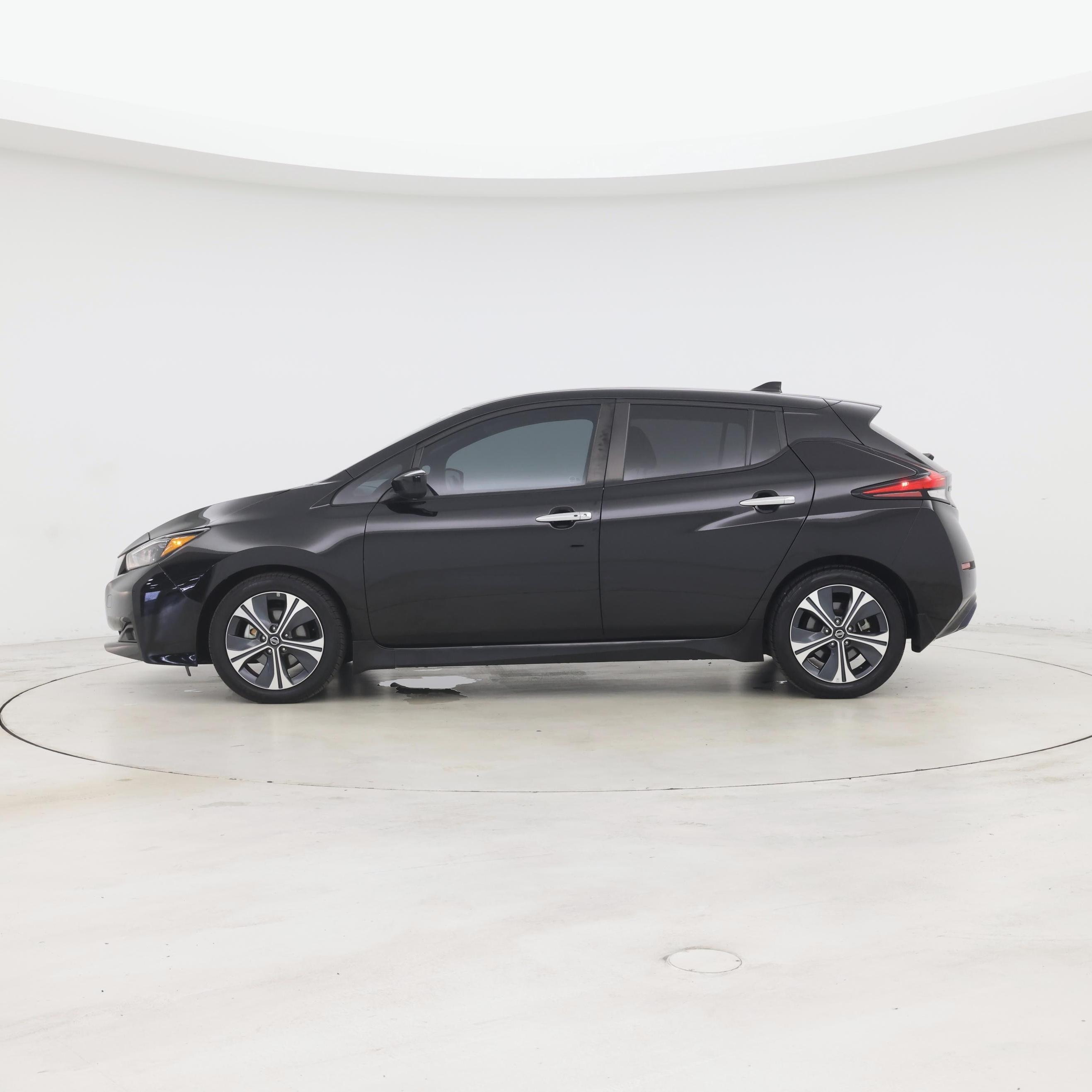 Thumbnail: 2022 Nissan Leaf - 3