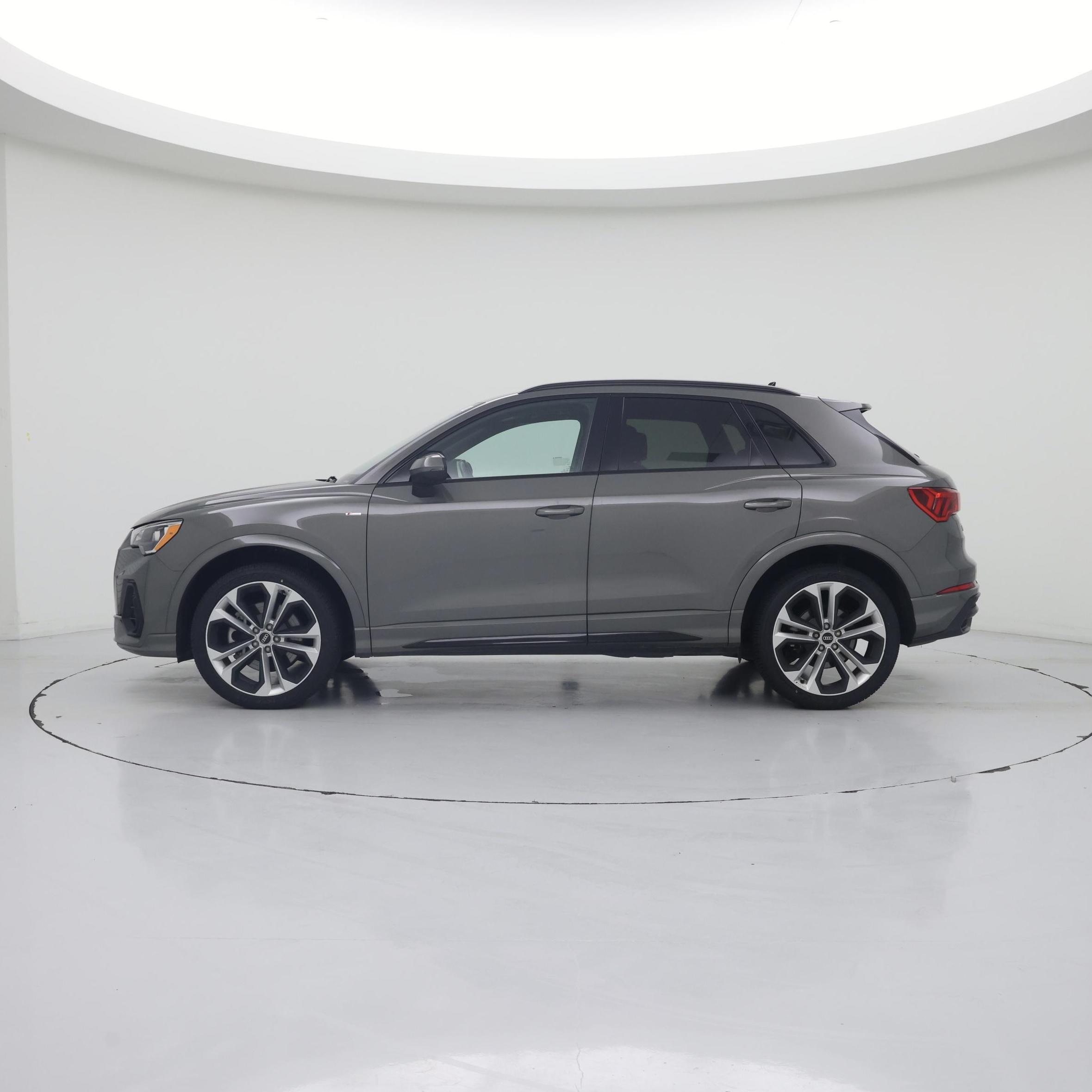 Thumbnail: 2021 Audi Q3 - 3