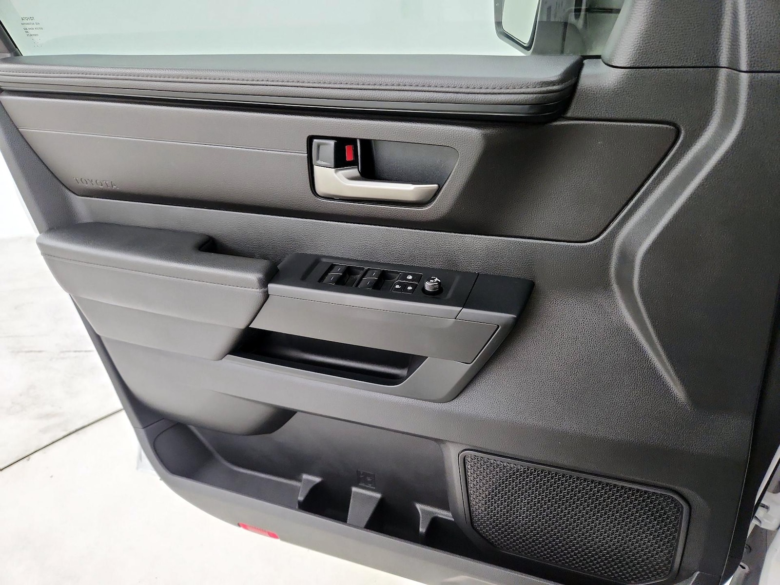 2025 Toyota Tundra SR5 - Photo 13