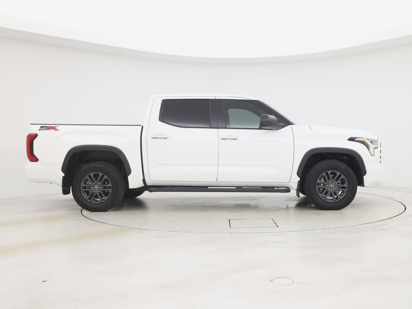 2025 Toyota Tundra SR5 - Photo 8