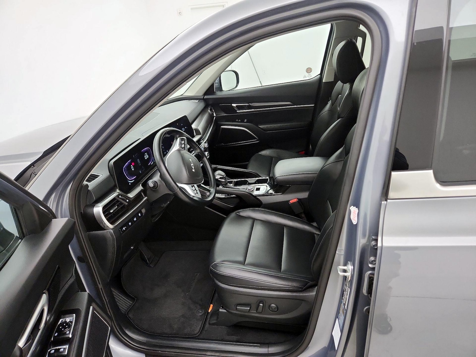 2025 Kia Telluride S - Photo 12