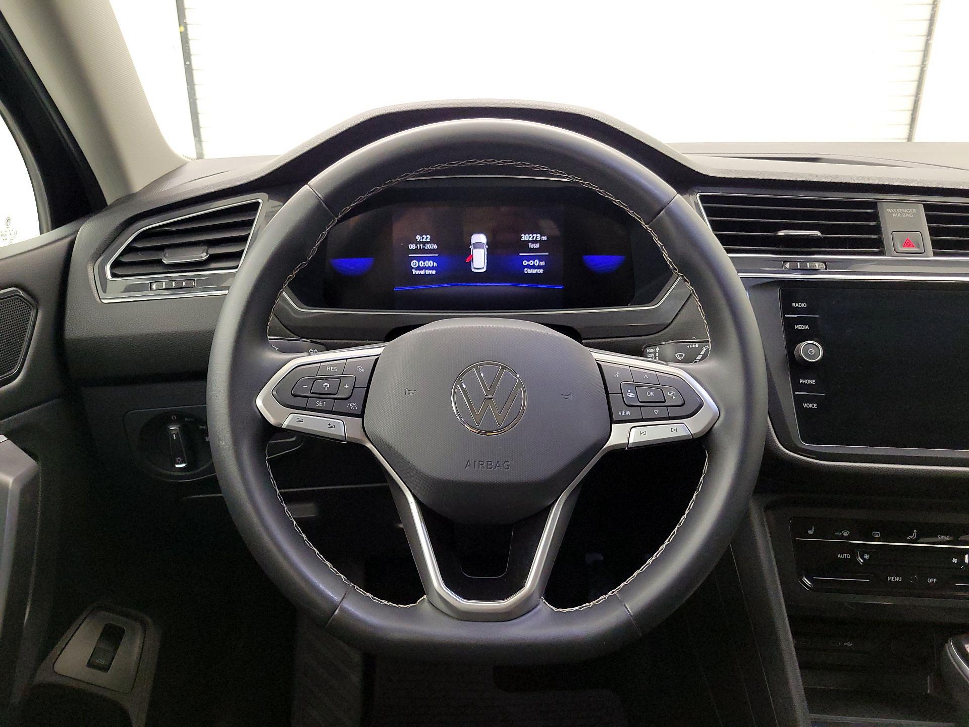 Thumbnail: 2023 Volkswagen Tiguan - 10
