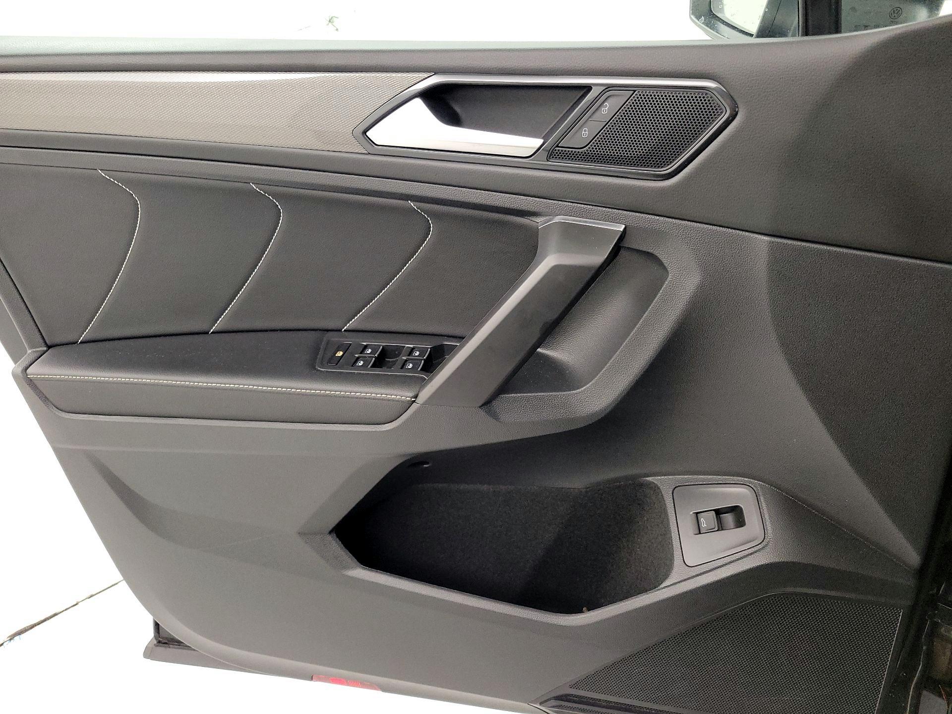 Thumbnail: 2023 Volkswagen Tiguan - 12
