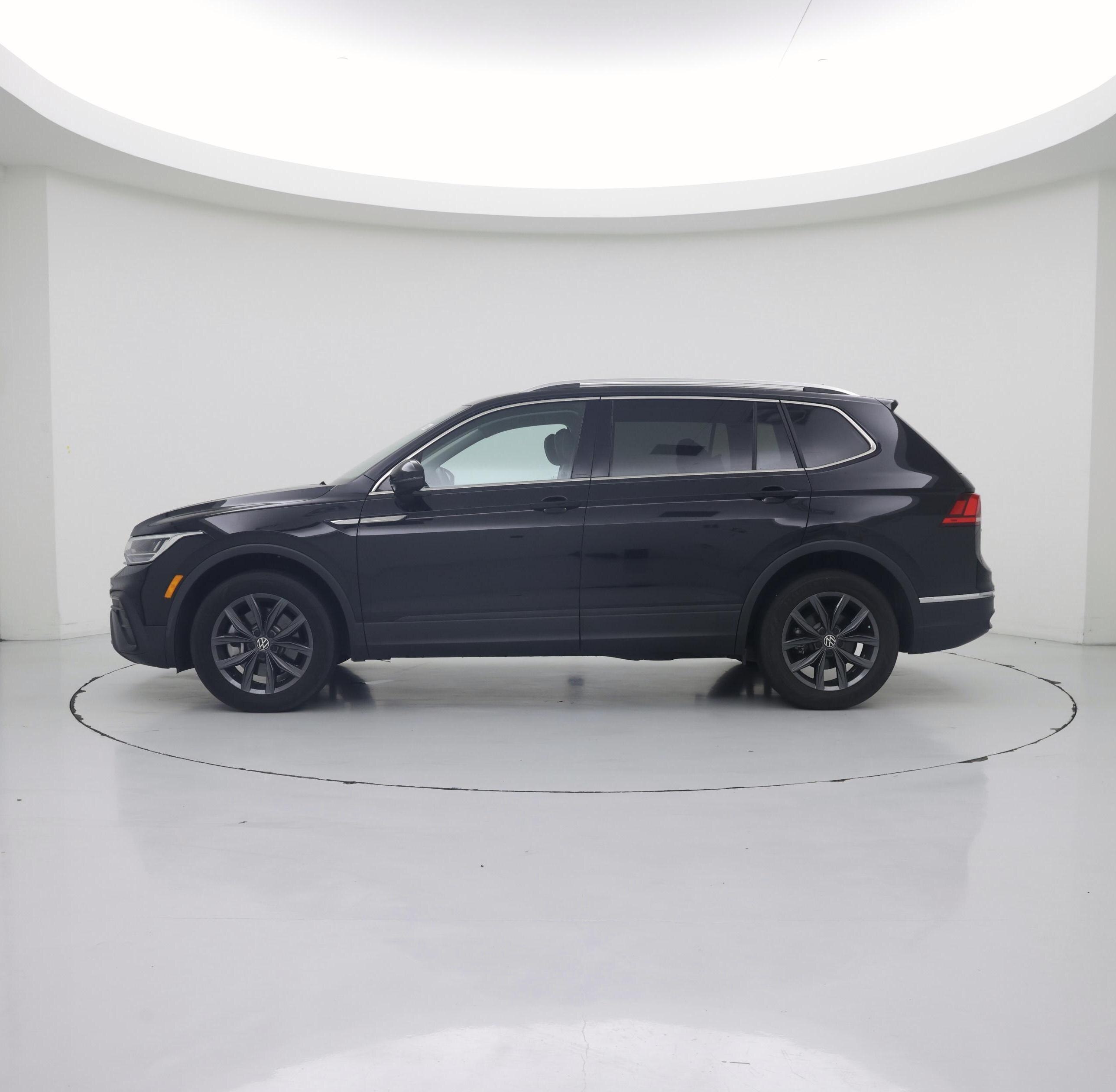 Thumbnail: 2023 Volkswagen Tiguan - 3