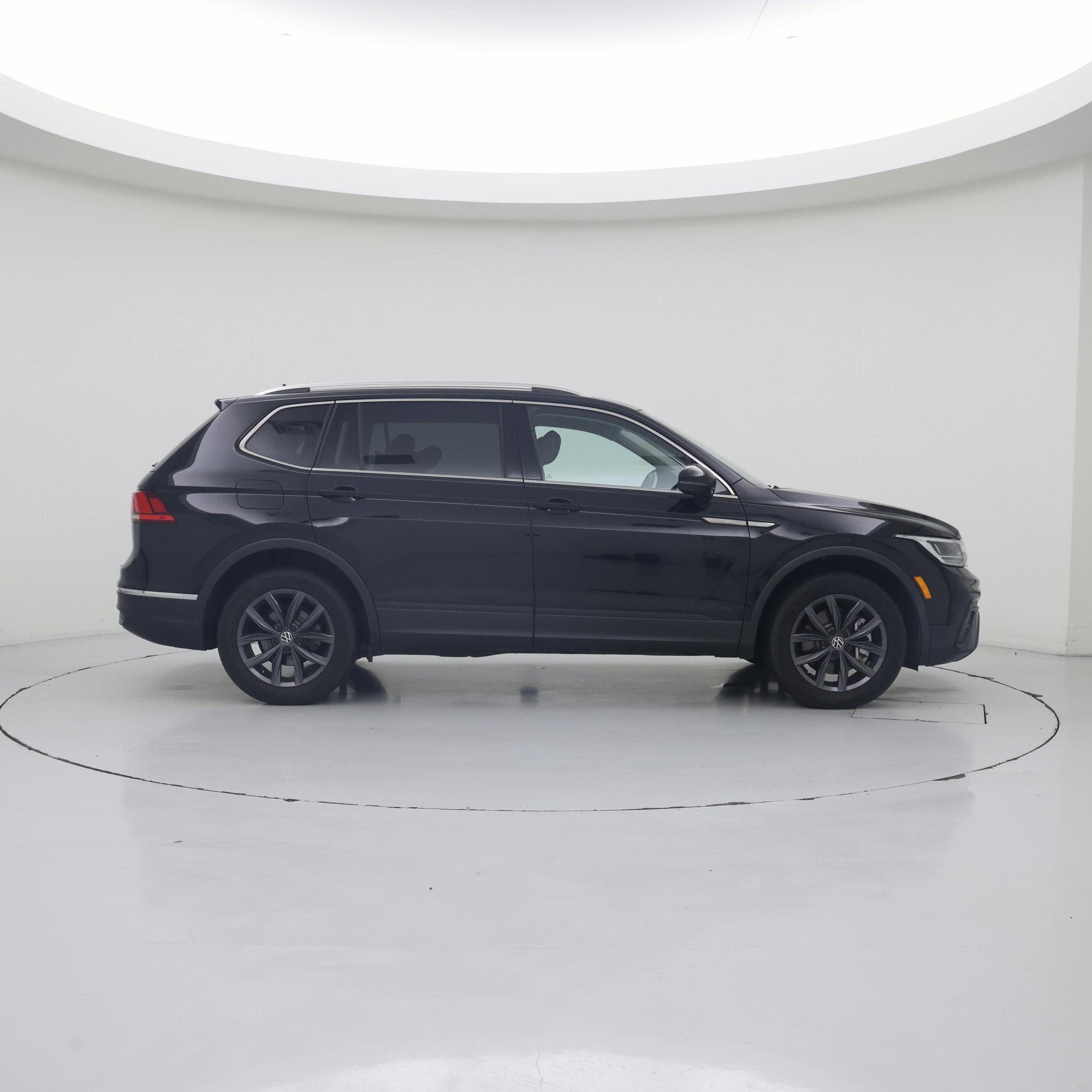Thumbnail: 2023 Volkswagen Tiguan - 7