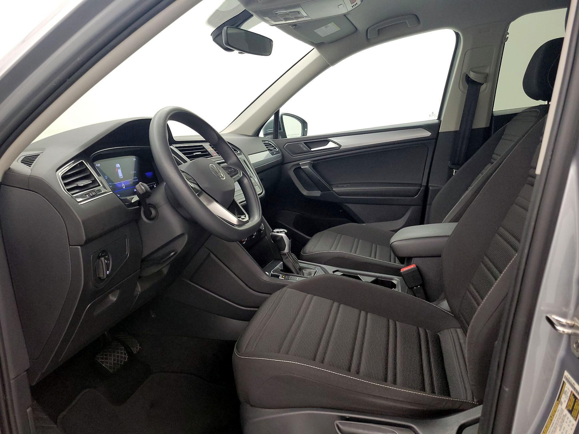 Thumbnail: 2023 Volkswagen Tiguan - 11