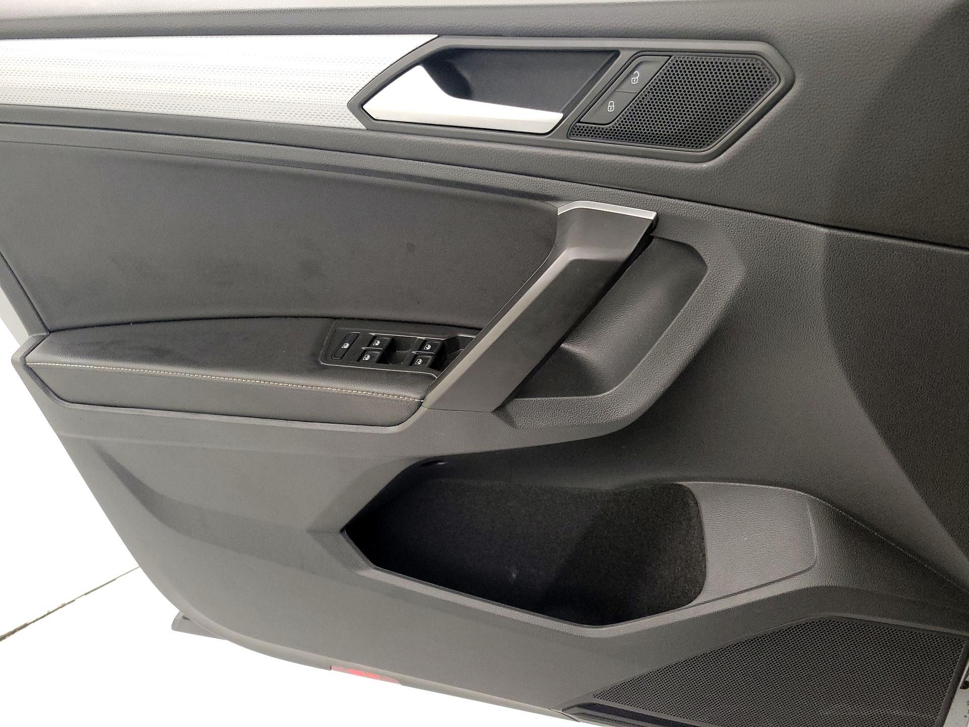 Thumbnail: 2023 Volkswagen Tiguan - 12