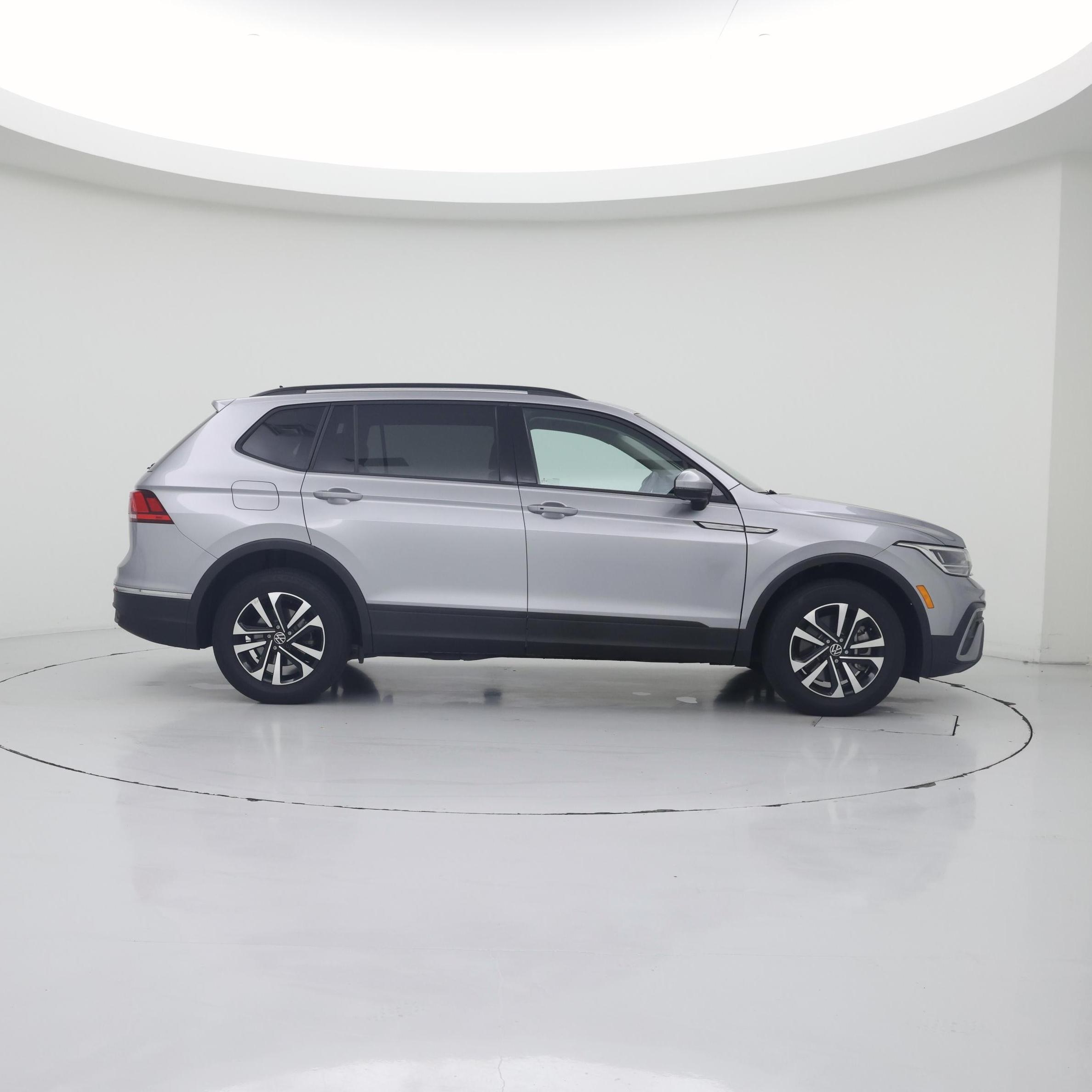 Thumbnail: 2023 Volkswagen Tiguan - 7