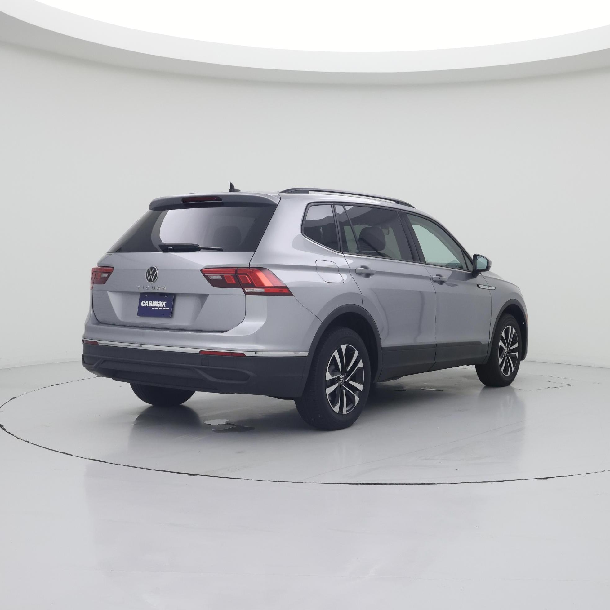 Thumbnail: 2023 Volkswagen Tiguan - 8