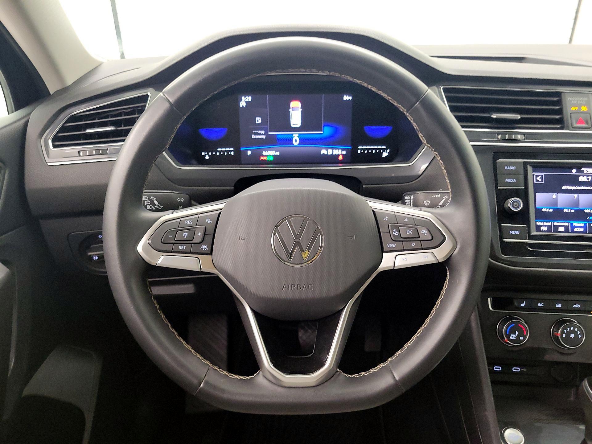 Thumbnail: 2023 Volkswagen Tiguan - 10