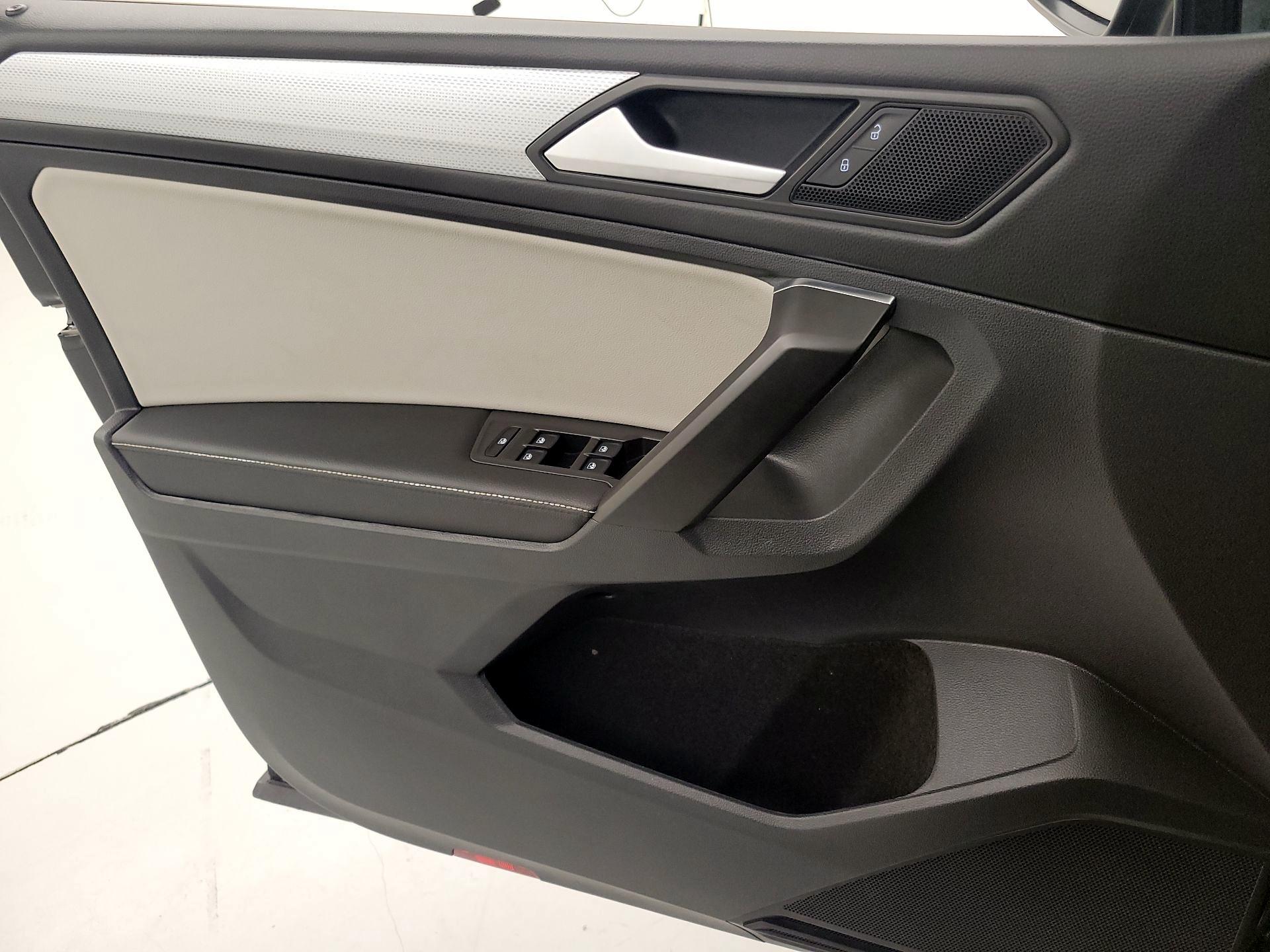 Thumbnail: 2023 Volkswagen Tiguan - 12